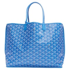 Goyard Paris BELLECHASSE BIAUDE PM Navy blue Retails $2450 Our price $2100  (like new)