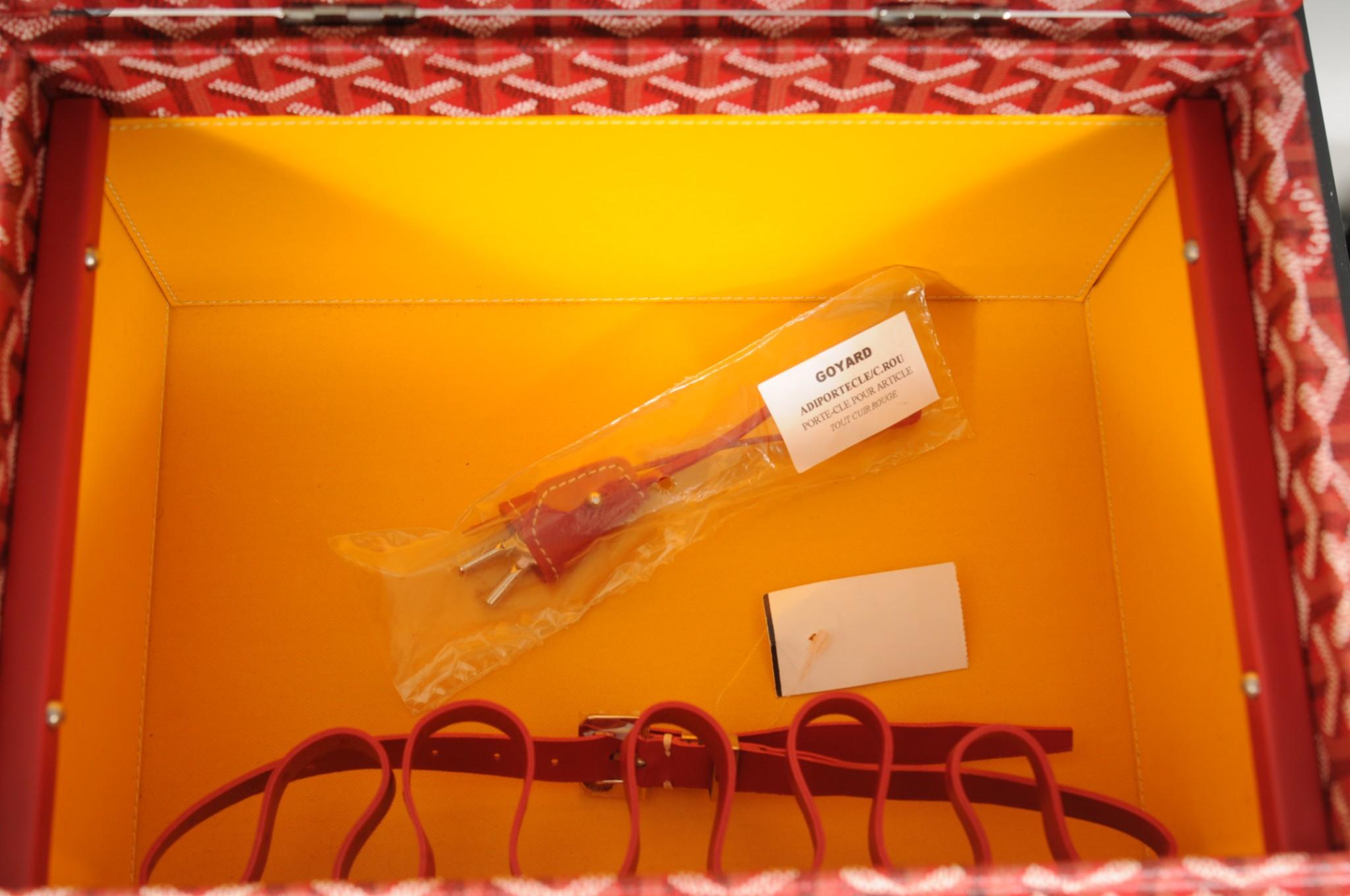 Goyard Sardaigne Vanity Zug Fall Storage Box Hard Sided Travel Trunk Red Siver im Angebot 14