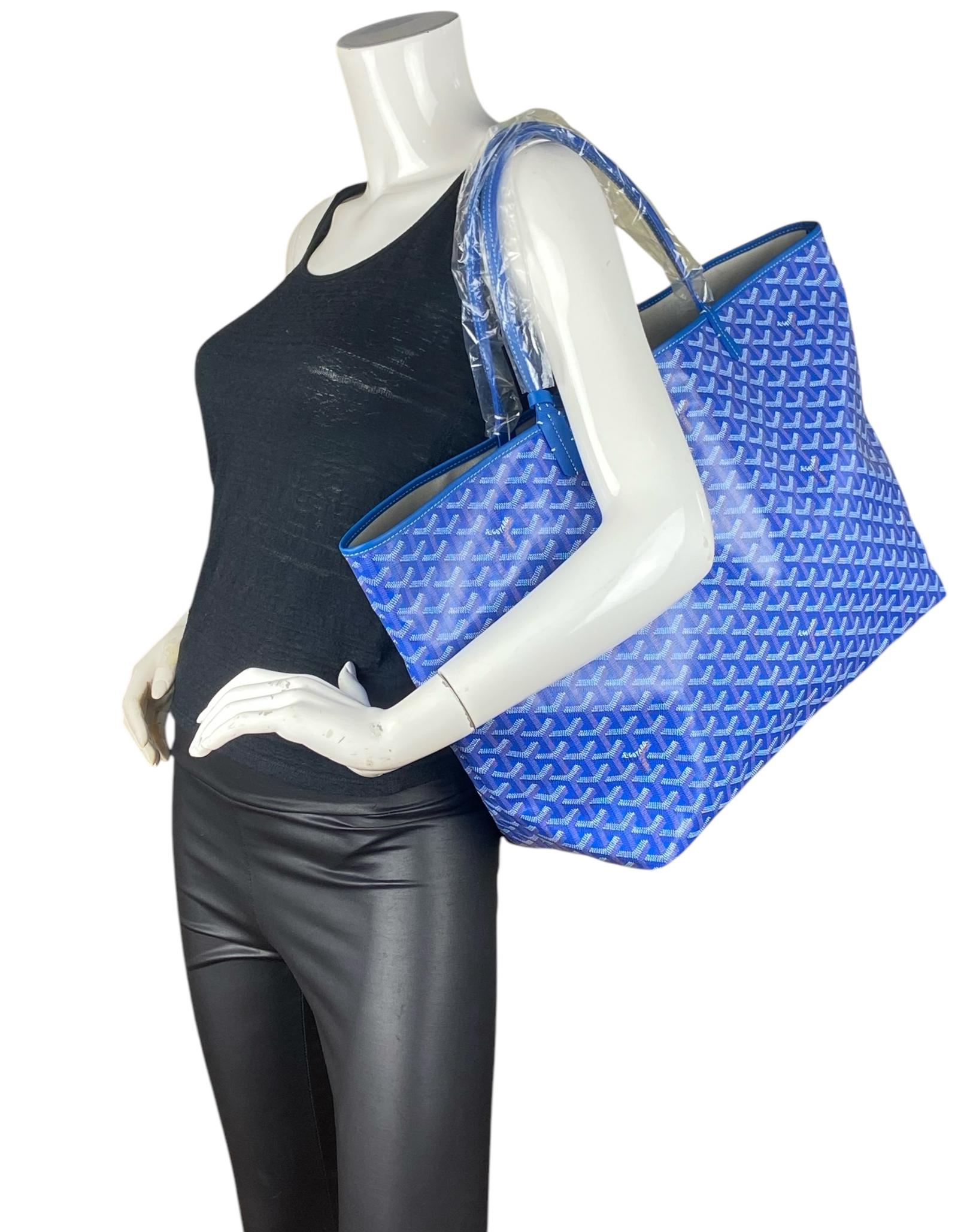 Goyard Sac fourre-tout St. Louis GM en toile Goyardine bleu ciel

Fabriqué en : France
Couleur : bleu ciel
Matériel : Silvertone
Matériaux : Toile
Doublure : Toile
Fermeture/ouverture : Ouvert sur le dessus
Poches extérieures : Aucune
Poches