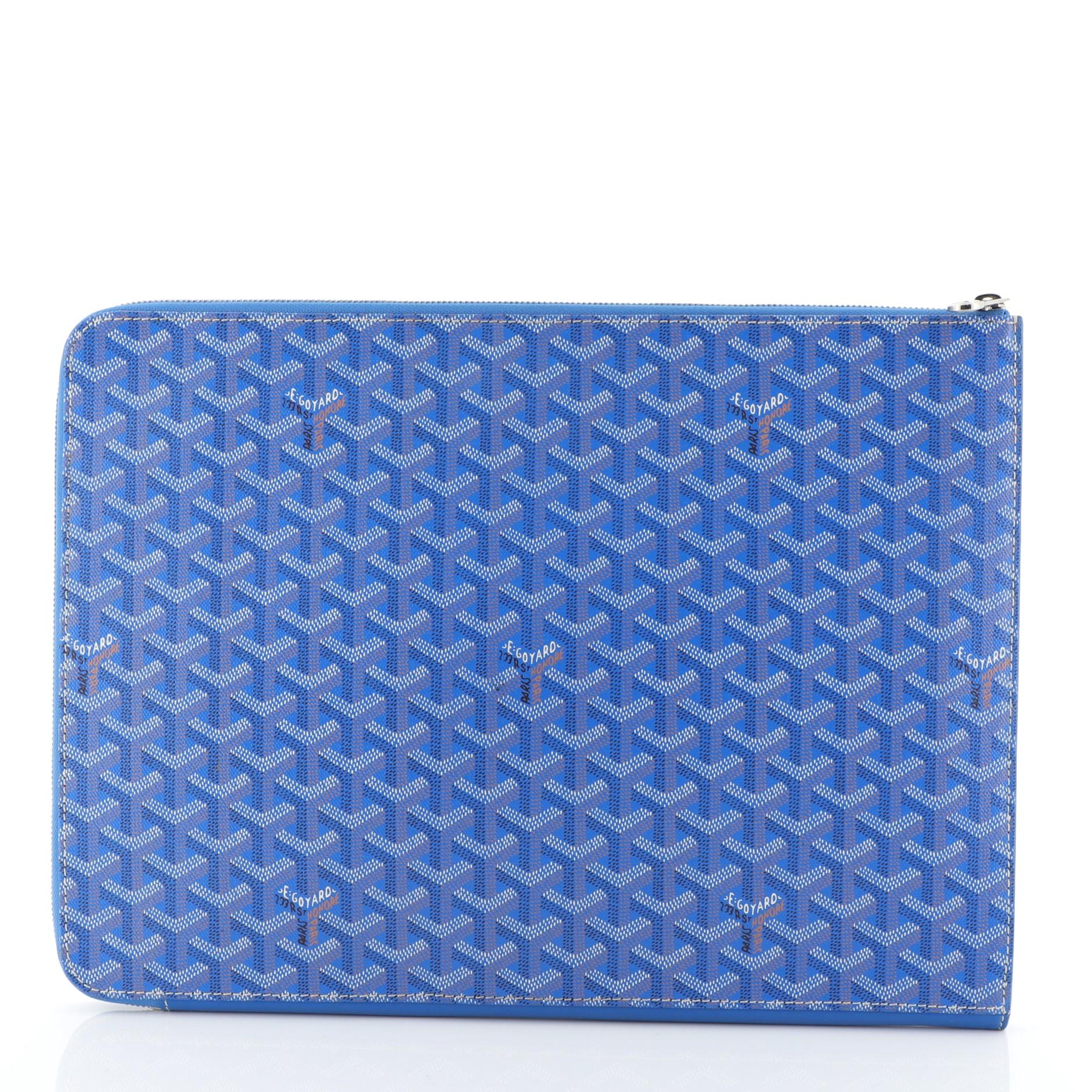 This Goyard Sorbonne Document Case Coated Canvas, crafted in blue coated canvas, features an exterior zip pocket and silver-tone hardware. Its zip closure opens to a blue leather interior. 

Condition: Great. Minor cracking on base corner wax edges,