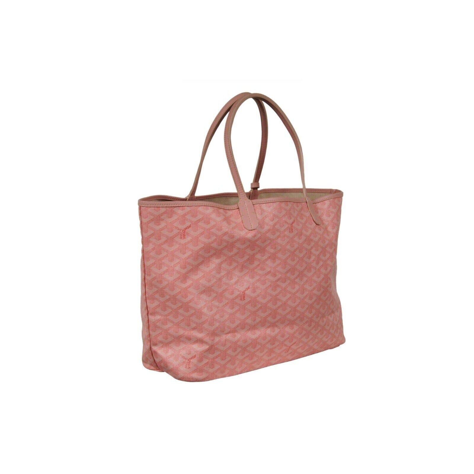 - ¡Un ENCONTRADO IMPOSIBLE!

- Exterior rosa

- Viene con bolsa

- Correas de cuero



Estado: 

La bolsa está en un estado general decente, sin grandes imperfecciones, con una ligera pátina en las esquinas y el interior. La mancha en el interior se