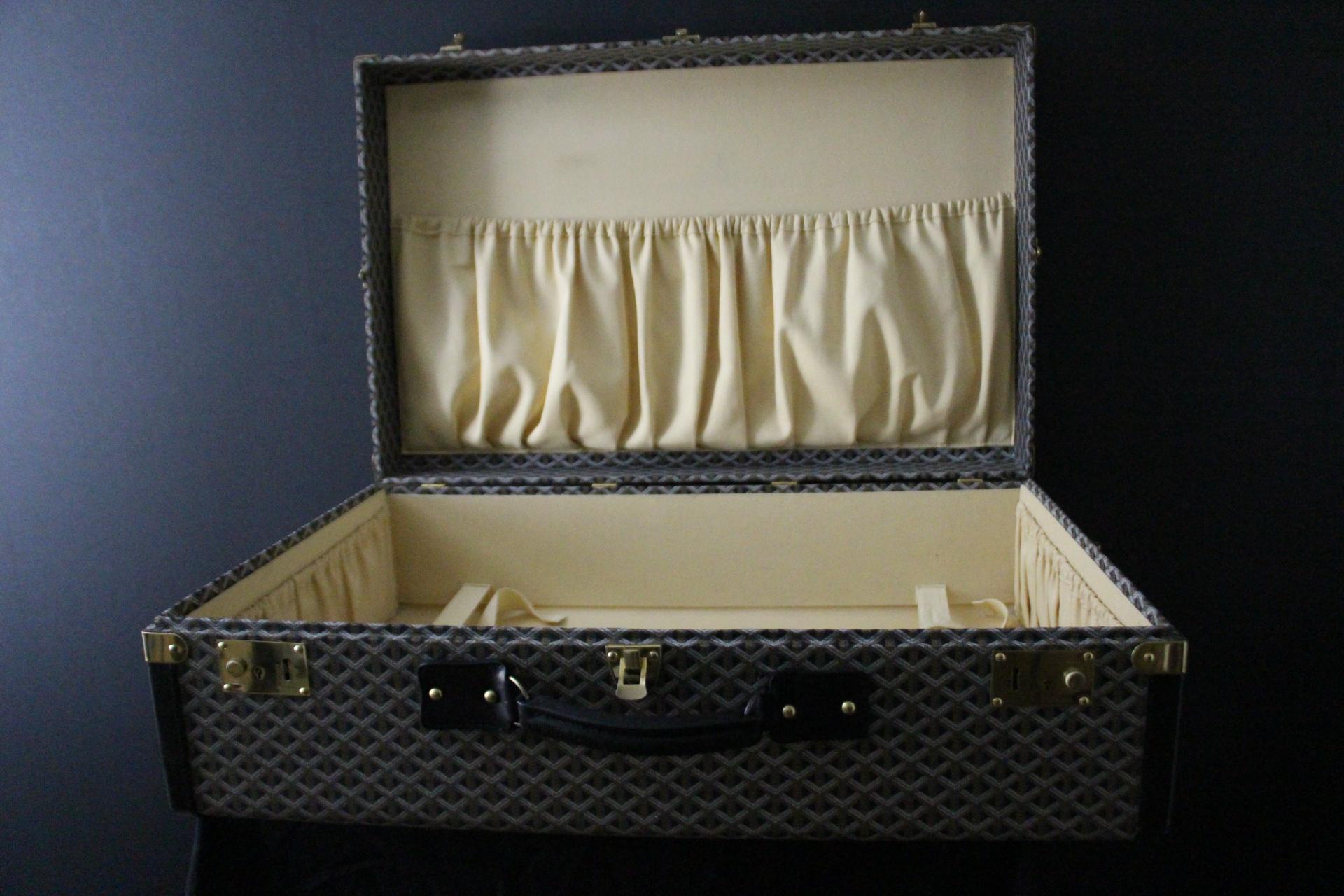 Baúl de vapor Goyard, Baúl Goyard de 80 cm en lona Chevron, Mesa baja Goyard en venta 3