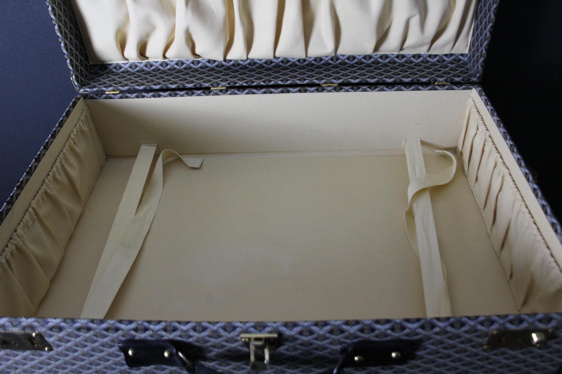 Baúl de vapor Goyard, Baúl Goyard de 80 cm en lona Chevron, Mesa baja Goyard en venta 4