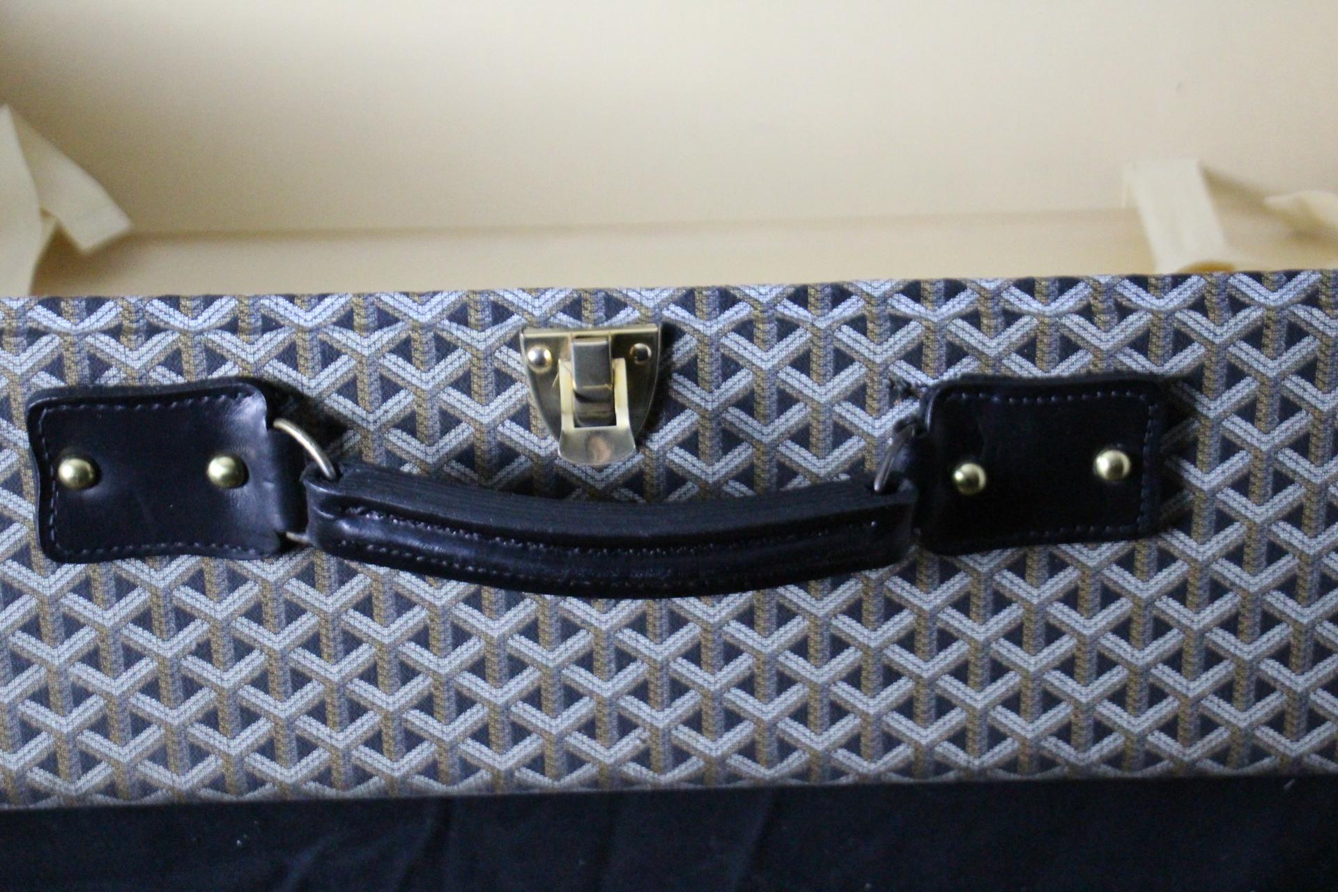 Baúl de vapor Goyard, Baúl Goyard de 80 cm en lona Chevron, Mesa baja Goyard en venta 9