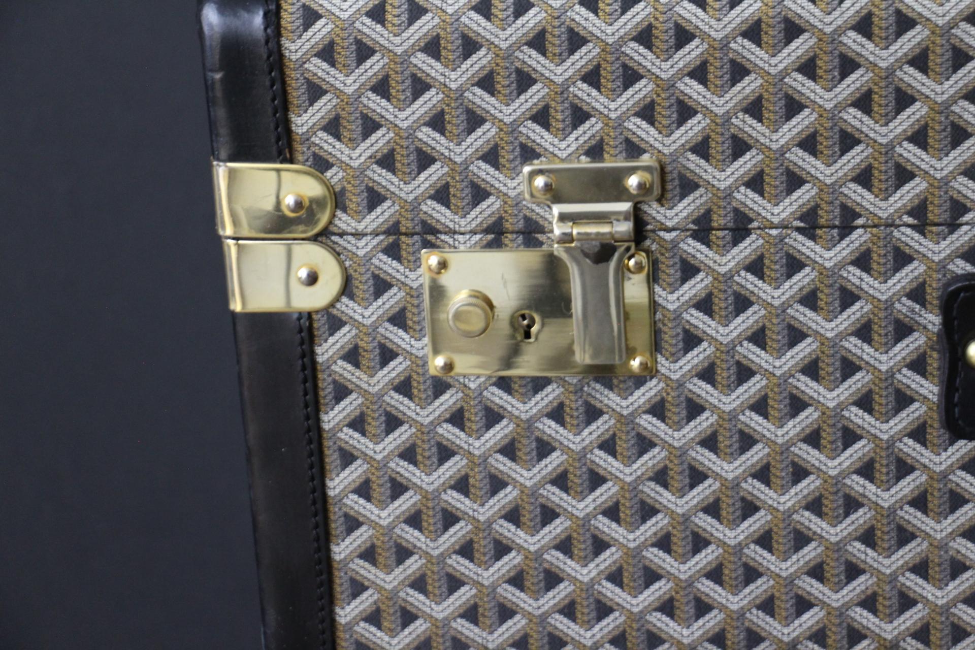 Baúl de vapor Goyard, Baúl Goyard de 80 cm en lona Chevron, Mesa baja Goyard en Bueno estado para la venta en Saint-Ouen, FR