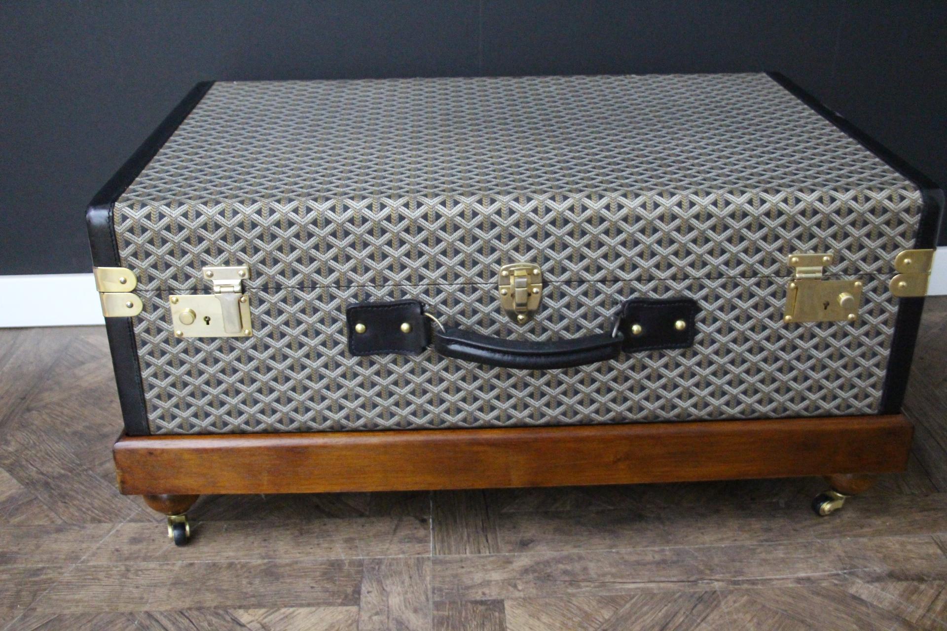 Baúl de vapor Goyard, Baúl Goyard de 80 cm en lona Chevron, Mesa baja Goyard Francés en venta