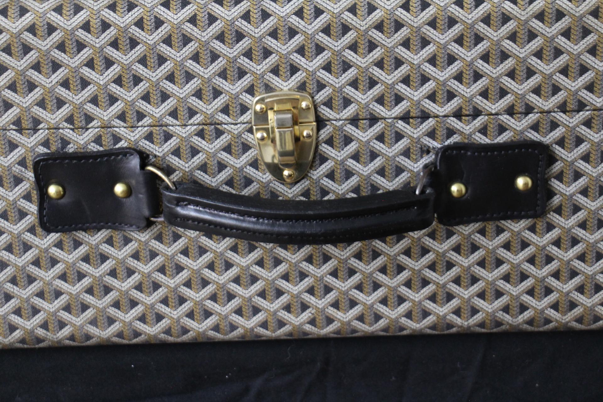 Baúl de vapor Goyard, Baúl Goyard de 80 cm en lona Chevron, Mesa baja Goyard siglo XX en venta
