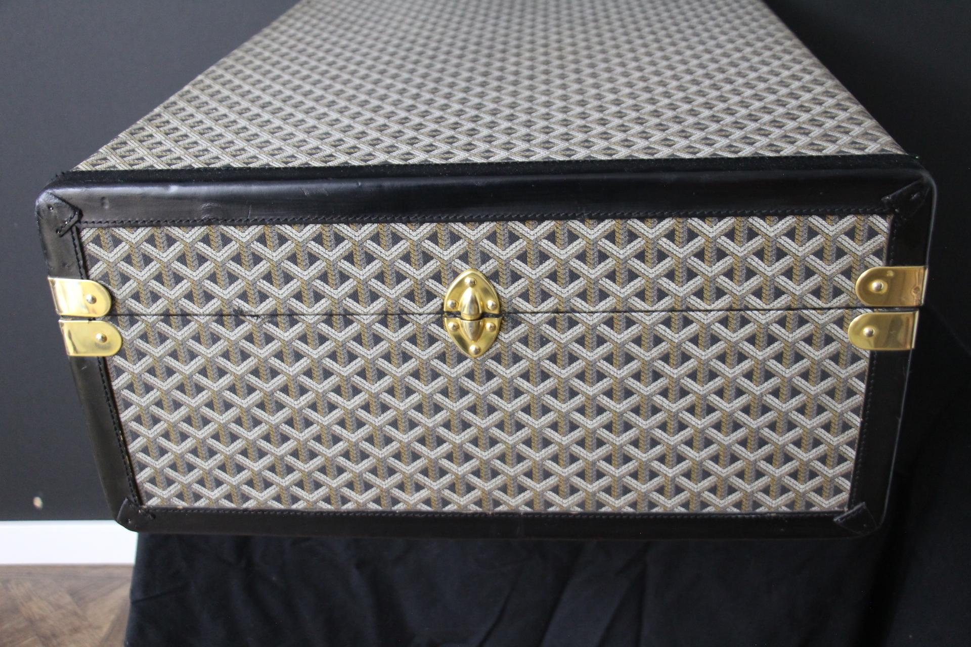 Baúl de vapor Goyard, Baúl Goyard de 80 cm en lona Chevron, Mesa baja Goyard en venta 1