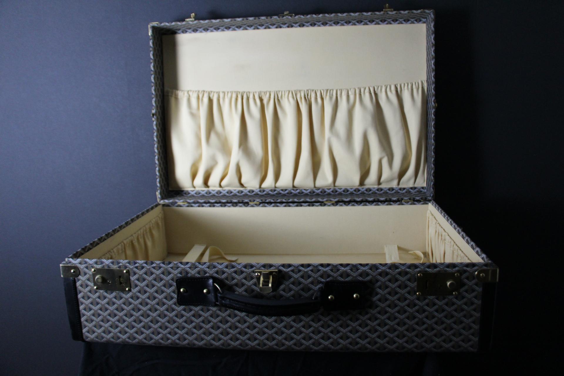 Baúl de vapor Goyard, Baúl Goyard de 80 cm en lona Chevron, Mesa baja Goyard en venta 2