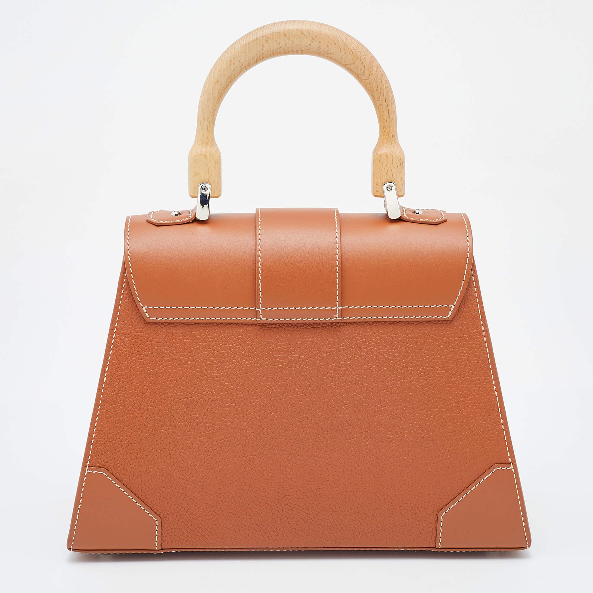 Displaying exquisite craftsmanship, this fabulous bag will certainly live up to your expectations. Featuring a chic design, it is made from luxe materials and has a roomy interior for carrying your essentials.

Includes: Original Dustbag, Detachable