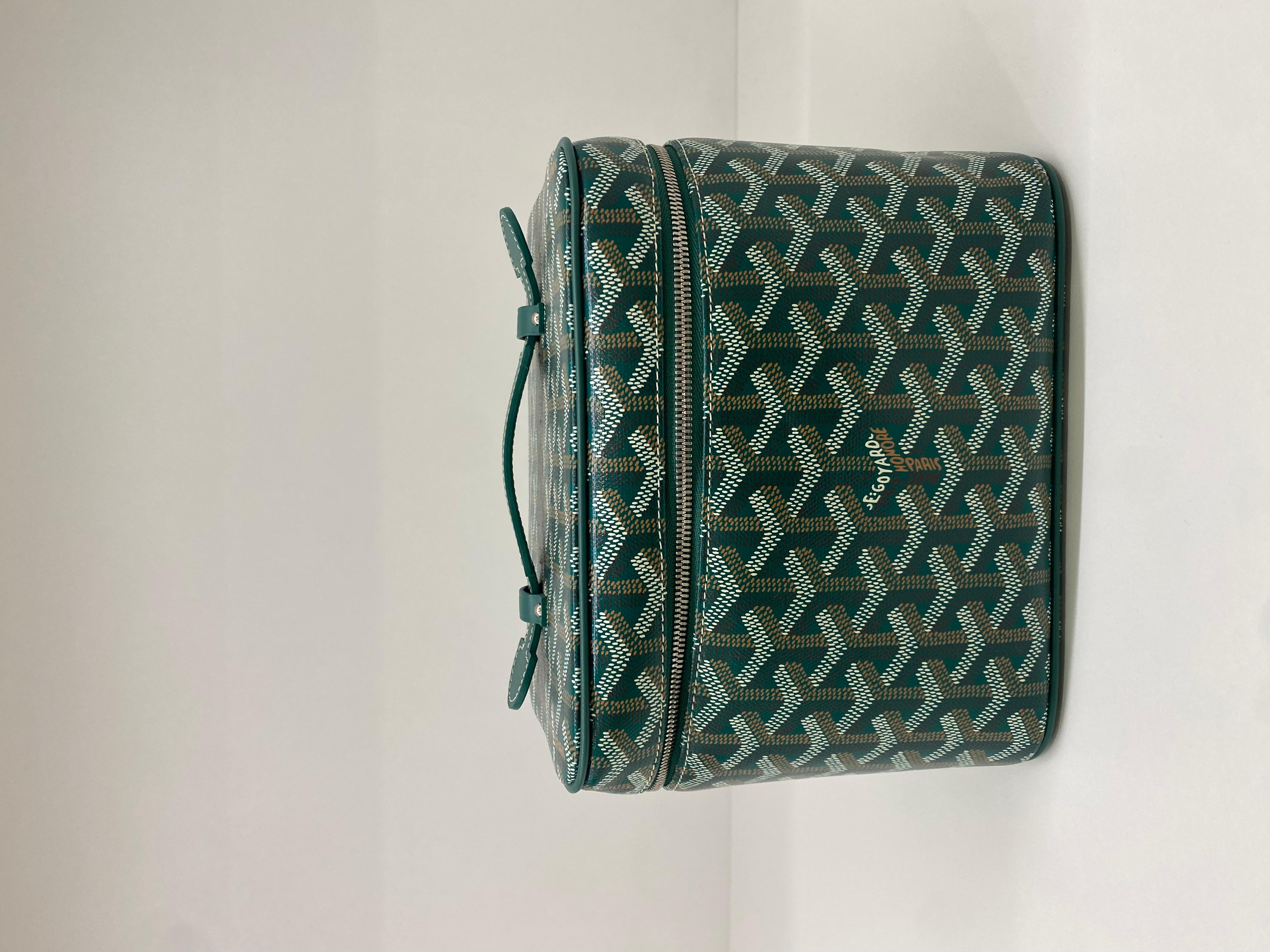 Goyard Vanity Green In New Condition For Sale In Double Bay, AU