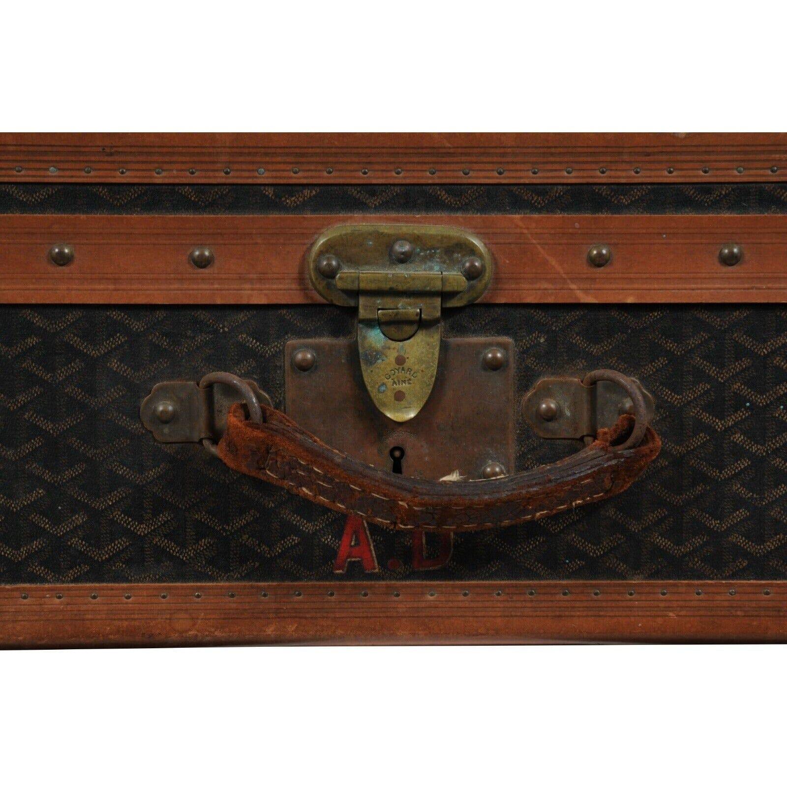 - Circa 1930's +/-

- Perfect Coffee Table

- AMAZING EXTERIOR PATINA

- Brass Hardware.



Condition: 

The trunk is in great shape overall, No inside trays, no lock or key. The handle is broke on one side and is showcased in the listing images.