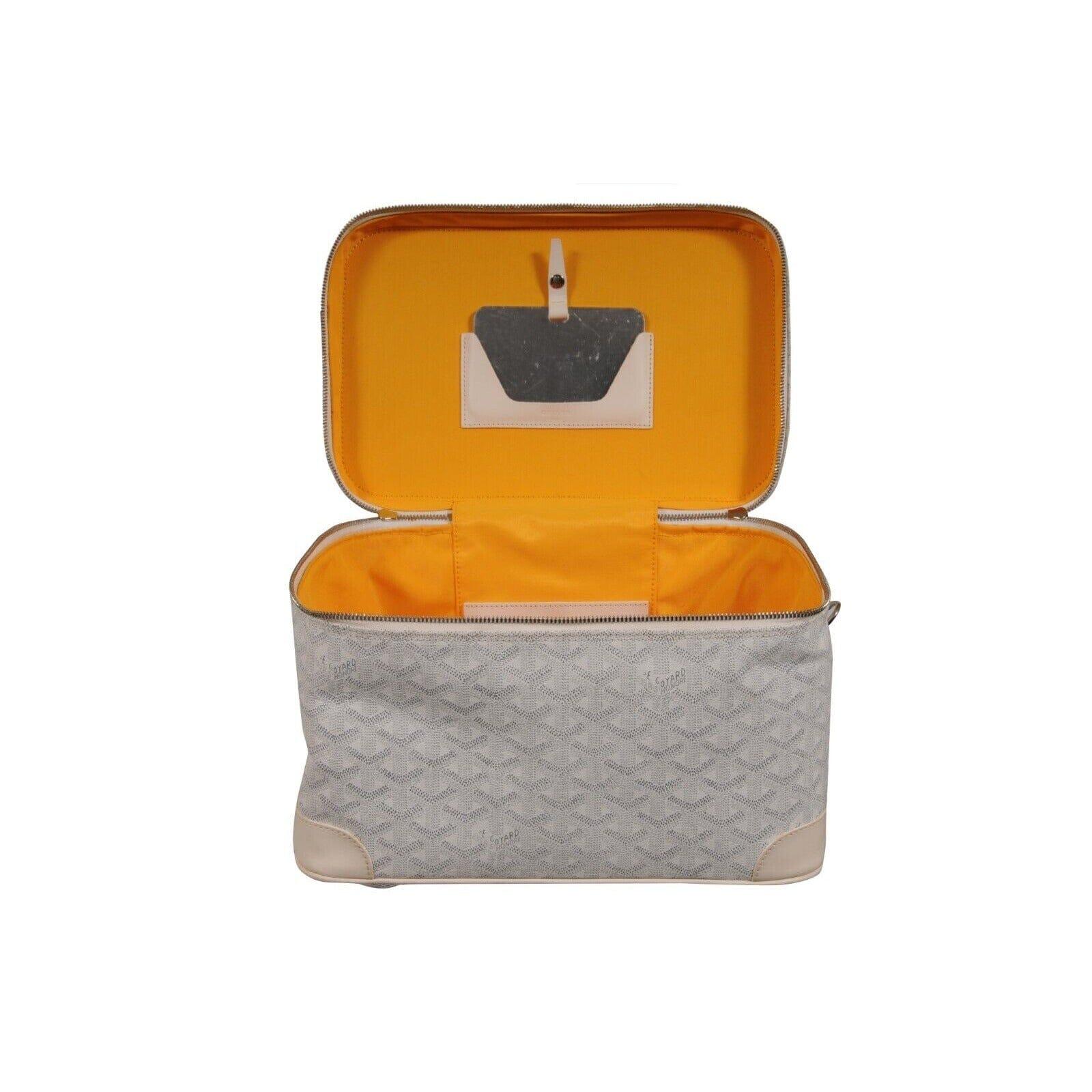 Goyard Vintage 2000's Y2k Blanco Vanity Train Case Canvas Crossbody Bolsa de viaje en venta 15