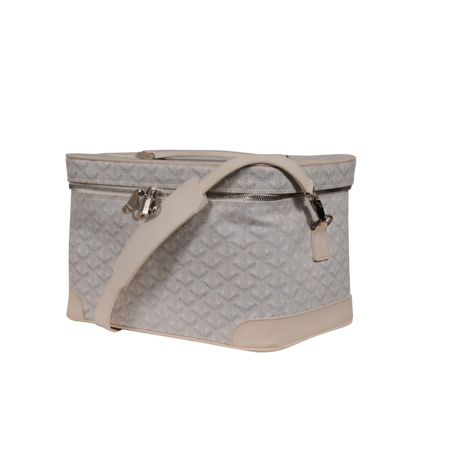 Femenino o masculino Goyard Vintage 2000's Y2k Blanco Vanity Train Case Canvas Crossbody Bolsa de viaje en venta