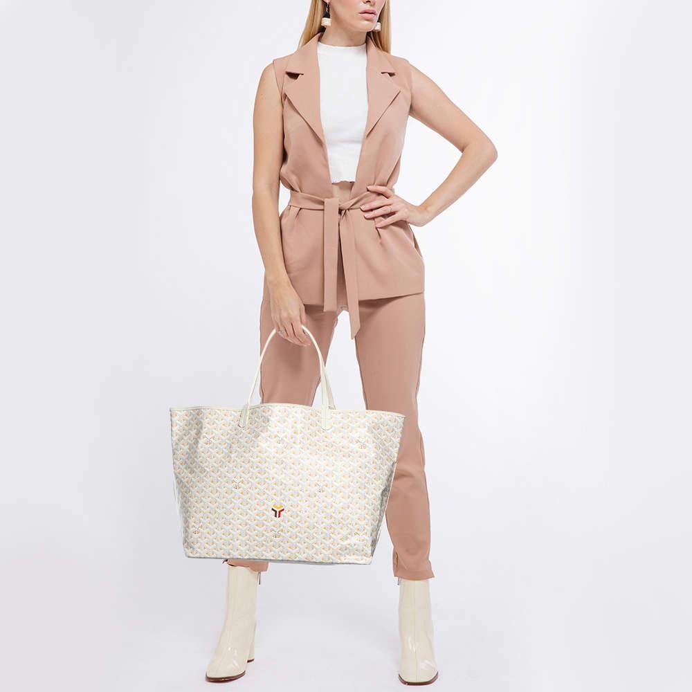 The Saint Louis tote is a Goyard icon that is perfectly made to accompany you every day. It is a testament to high quality durability and classic appeal.