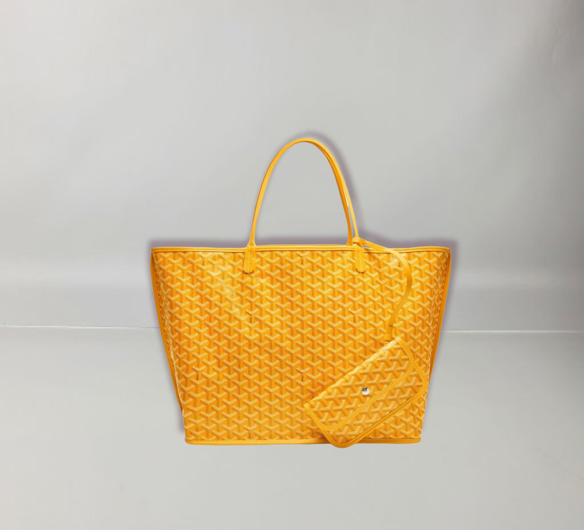 Goyard's Bag dont have cardboard box, it will  be ship with dust bag and authenticity card
The Anjou GM bag is a nod to our emblematic Saint Louis bag but in a leather version lined with Goyardine. Reversible, it has two different styles and looks.