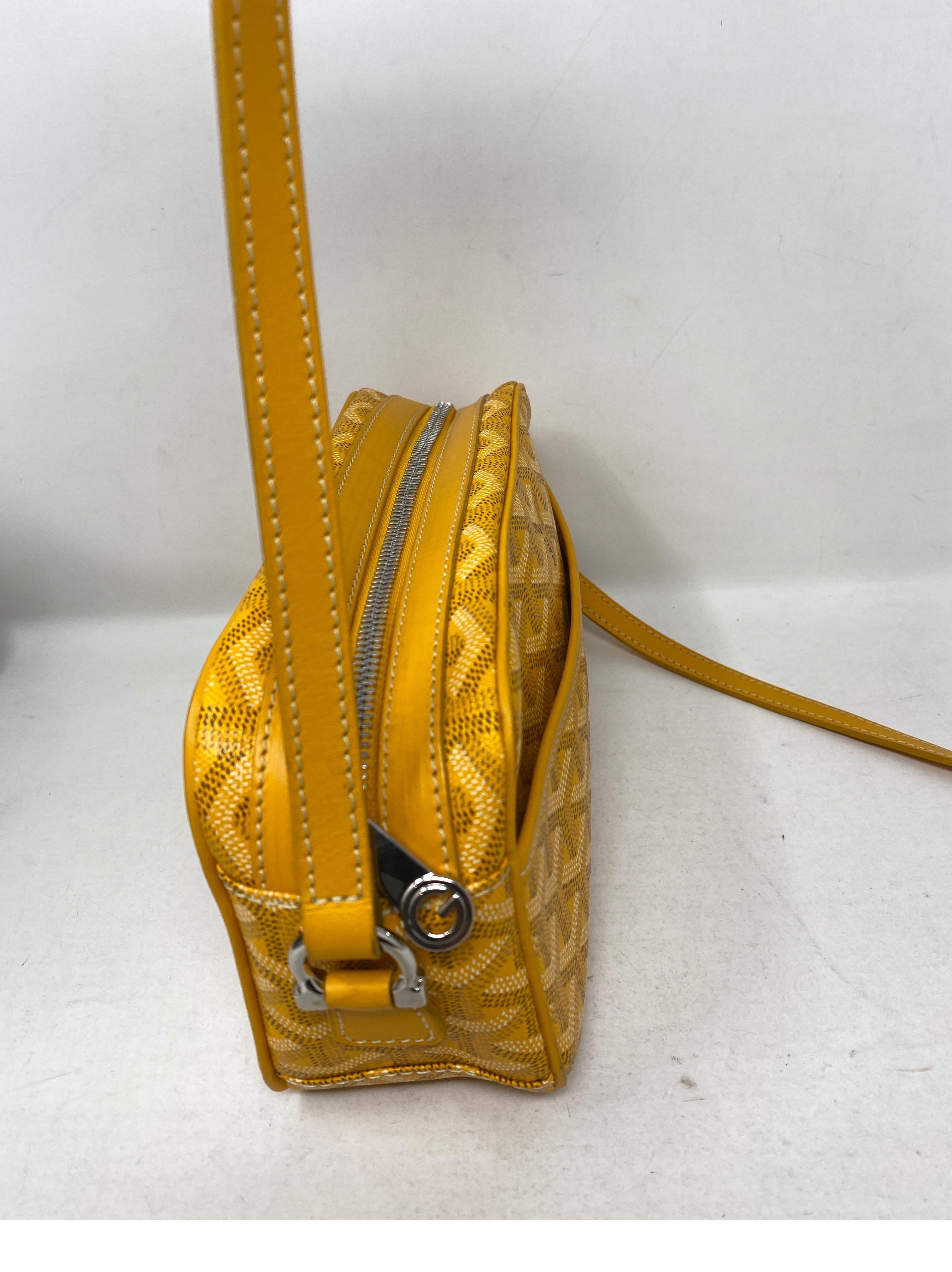 Goyard Yellow Crossbody Bag In Good Condition In Athens, GA