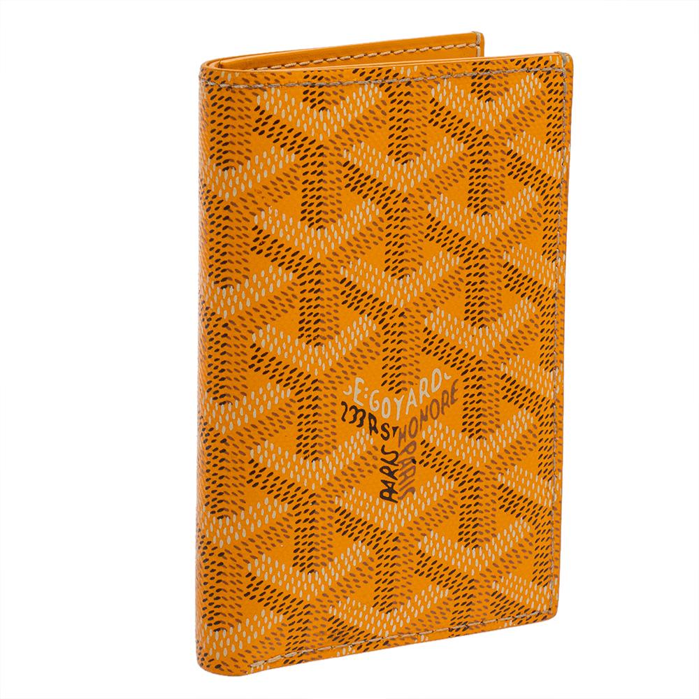 Named after a Parisian street, rue Saint-Marc, Goyard's cardholder symbolizes art and culture along with being a versatile accessory. Skillfully made from Goyardine canvas, it features multiple card slots and leather lining on the insides. The
