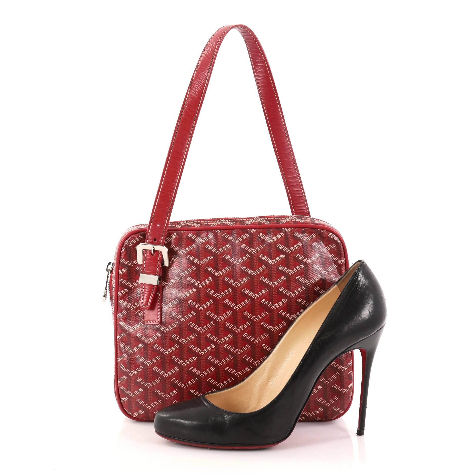 This authentic Goyard Yona Bag Coated Canvas MM is a chic and minimalist bag perfect for your daily use. Crafted in red Goyardine hand painted coated canvas, this bag features a flat shoulder strap, red leather trims, and silver-tone hardware