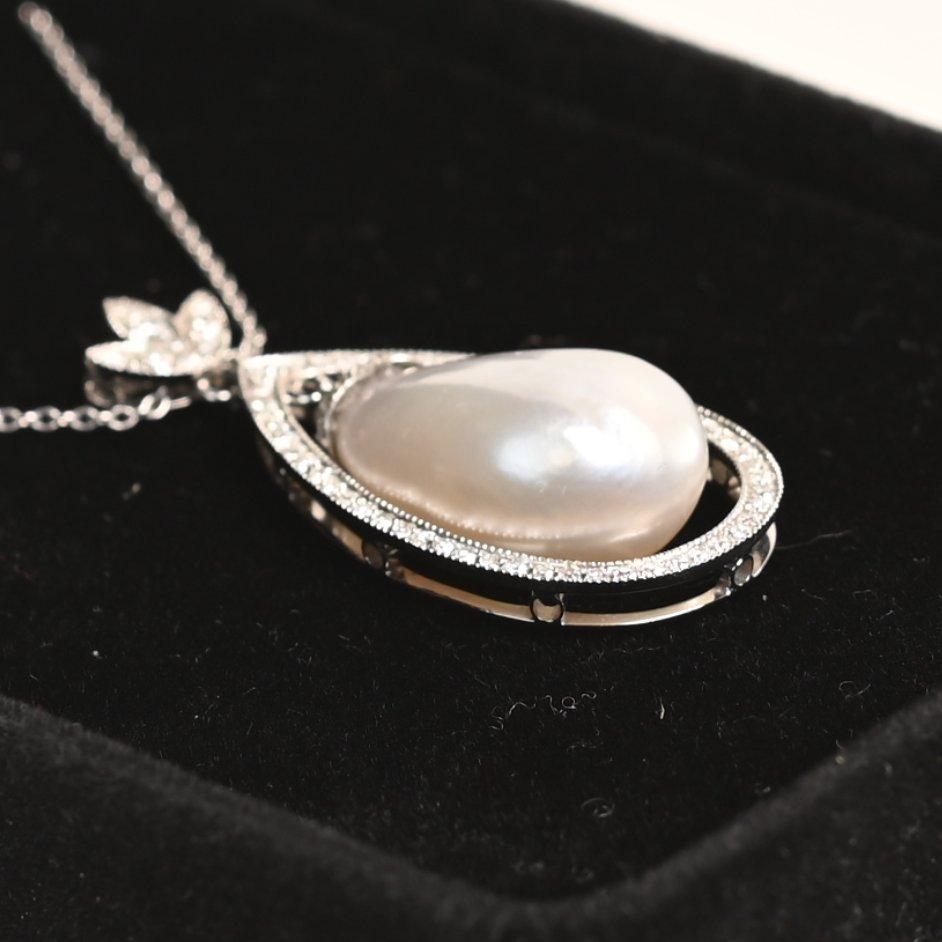 Old European Cut G&P Certified Old Euro-Cut Diamond (Approx 13.50-Carats), Pearl Pendant Necklace For Sale