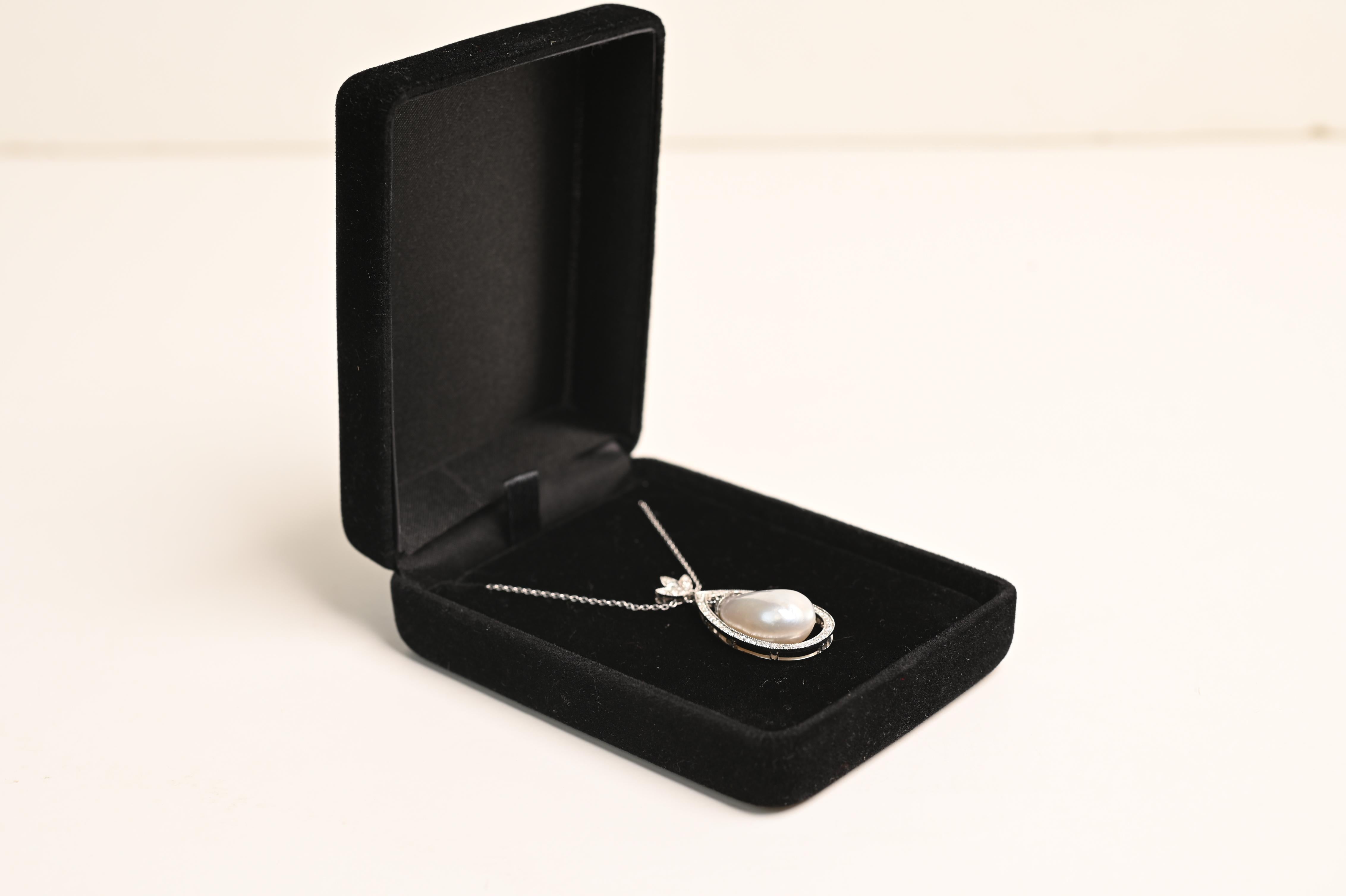 G&P Certified Old Euro-Cut Diamond (Approx 13.50-Carats), Pearl Pendant Necklace In Excellent Condition For Sale In New York, NY