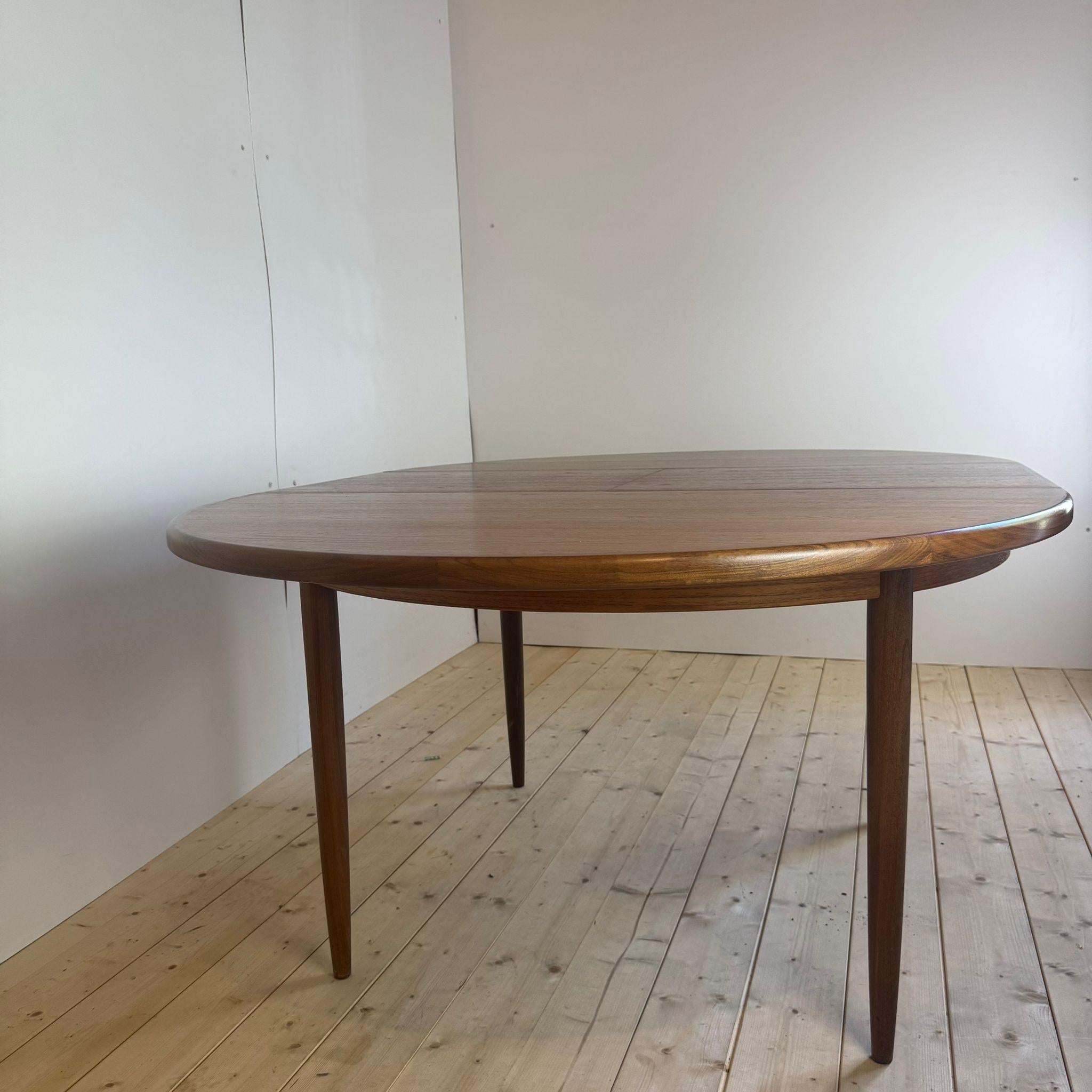 GPlan Vintage-Tisch aus Teakholz. UK 1960 (Furnier) im Angebot
