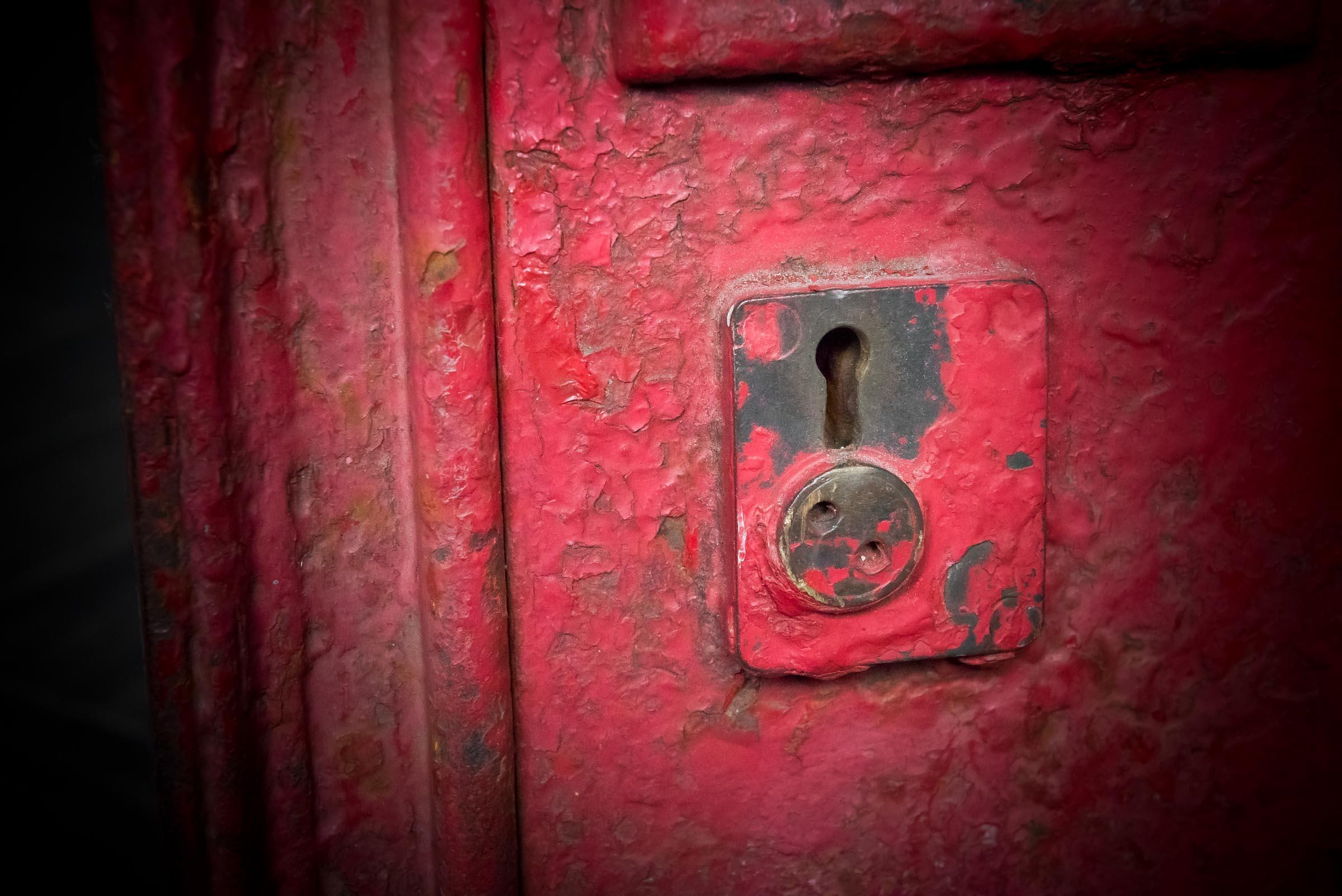 GR Royal Mail Post Box In Good Condition For Sale In Alton, GB