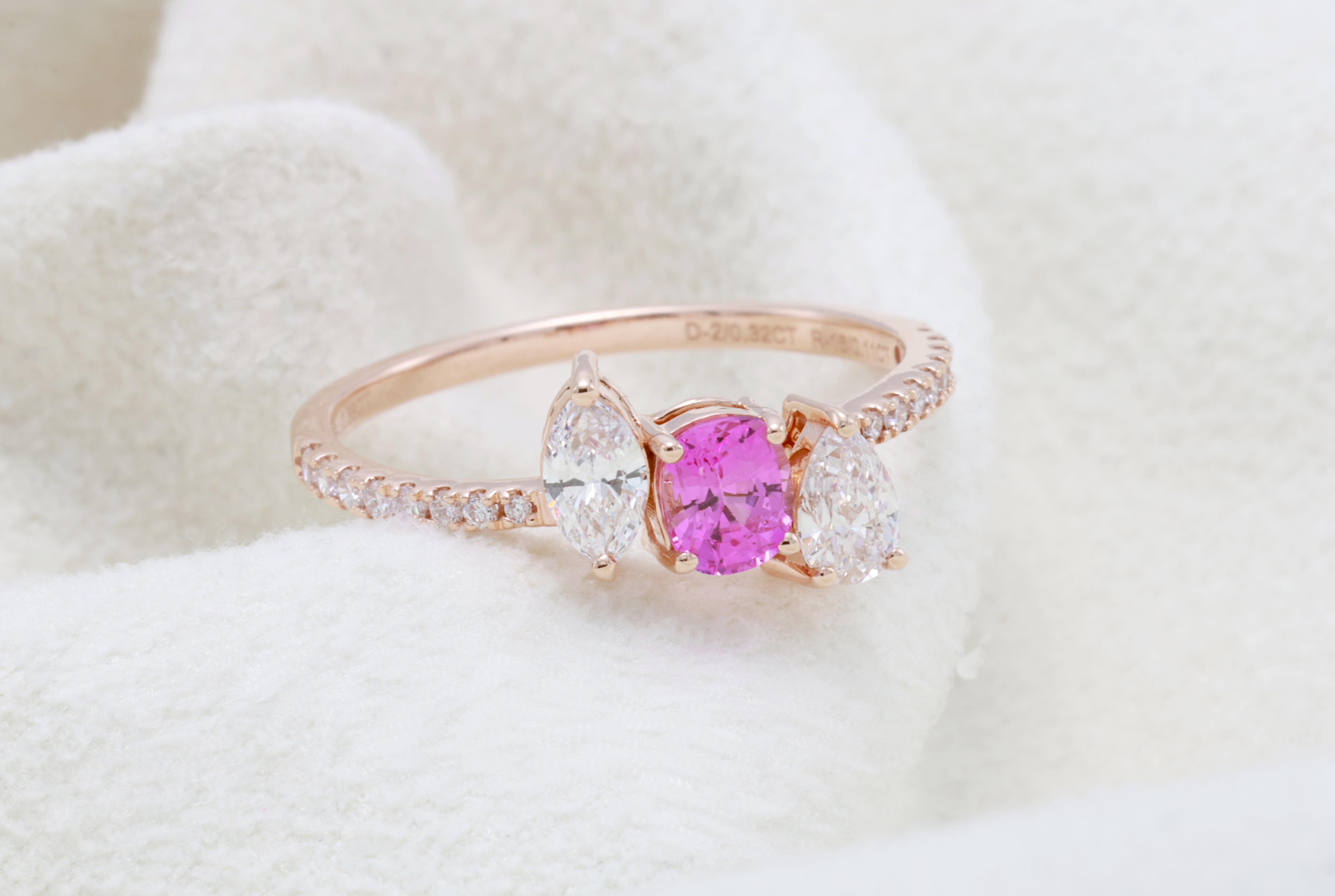 Anello di diamanti con zaffiro rosa naturale violaceo certificato GRA da 0,38 carati In condizioni Nuovo in vendita a บางรัก, TH