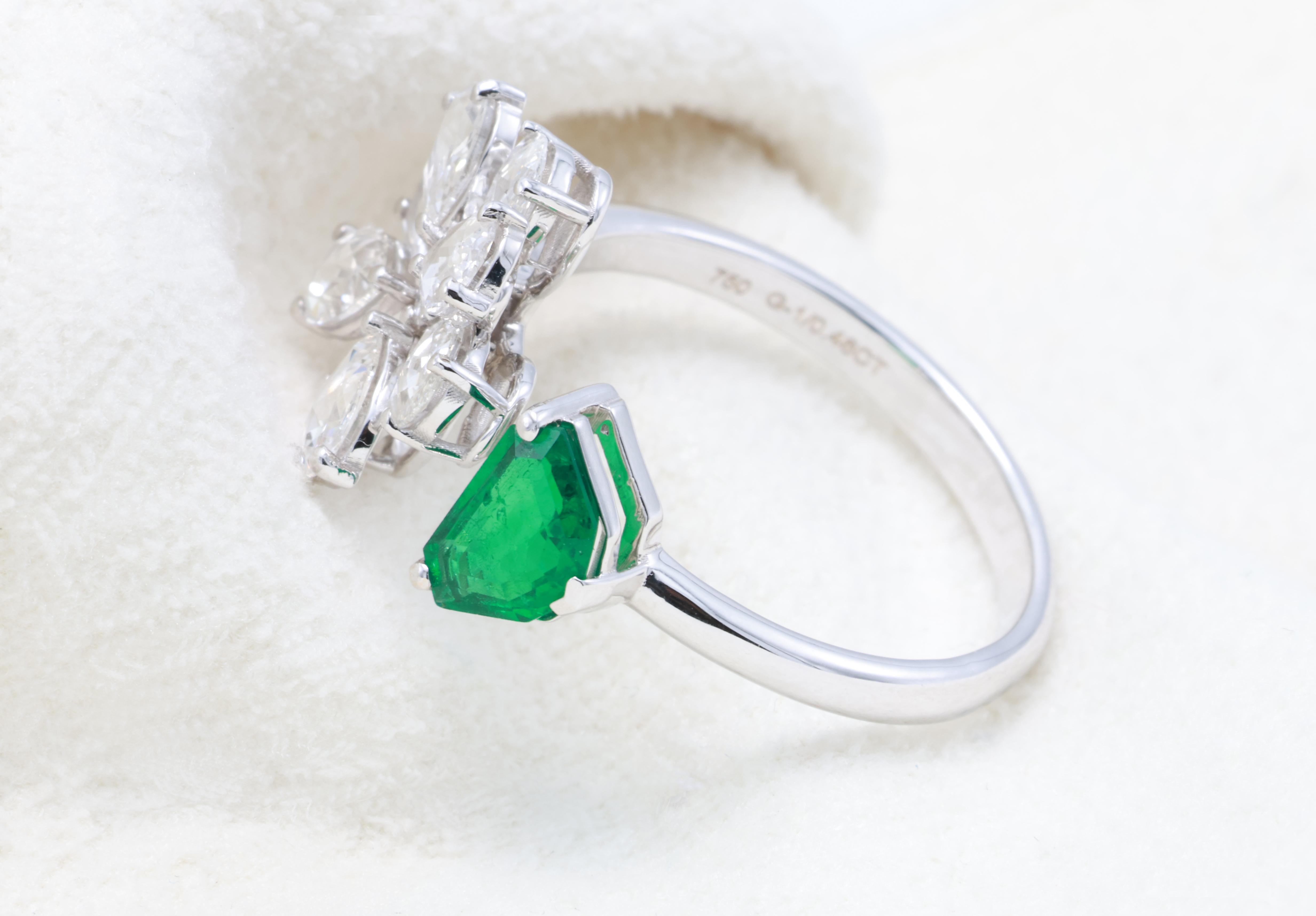 GRA Certified 0.46 Carat Natural Vivid Green Sapphire Emerald Diamond Ring (Bague saphir émeraude diamant) en vente 5