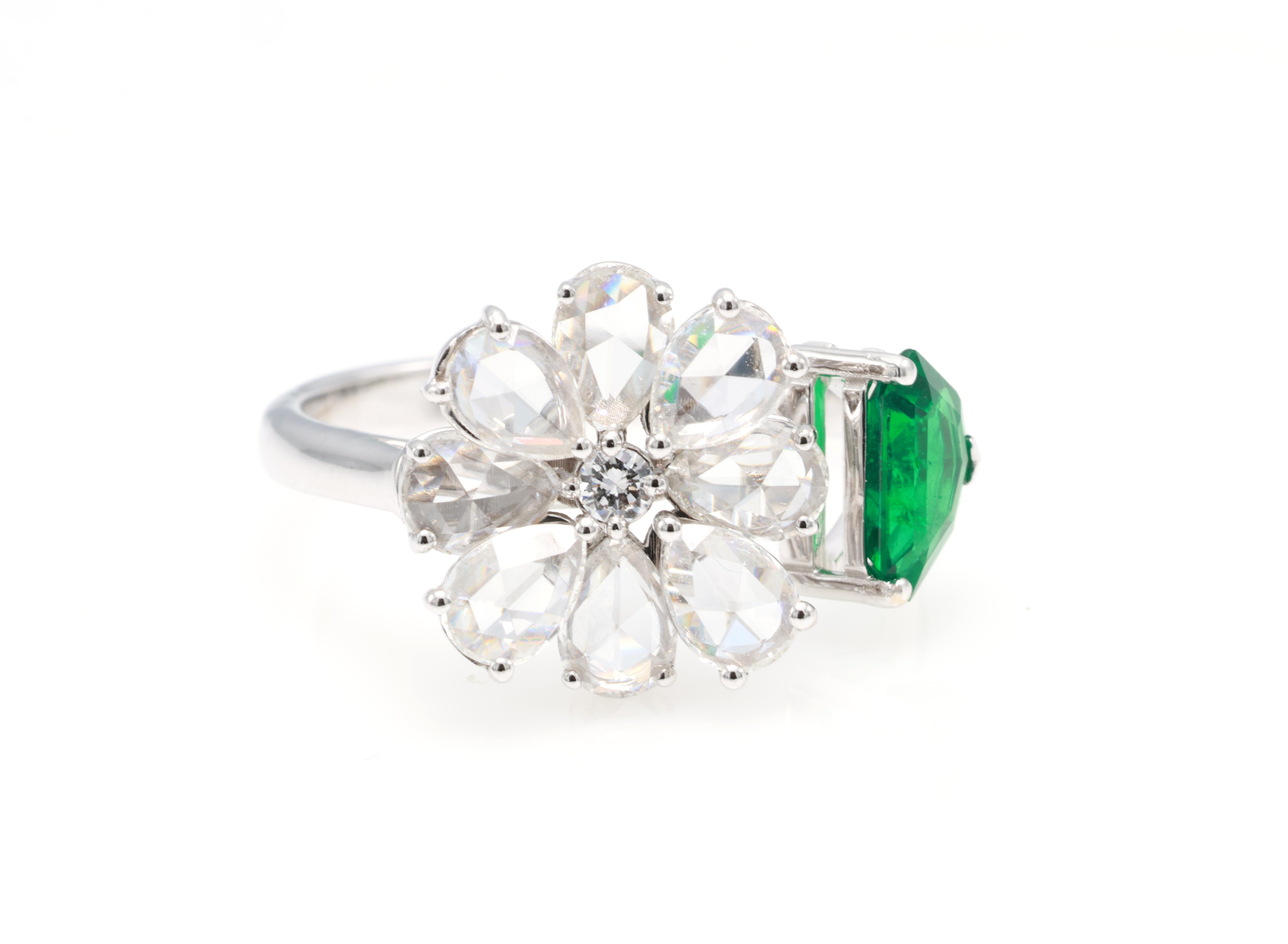 Bague en or blanc 18kt avec diamants
  
  Couleur de l'or et carat : Or blanc 18kt
  Poids : 3,40 grammes
  
  Ensemble avec...
  Type de pierre : Saphir
  Forme : FOULE EMERALE
  Carat : 0,46 ct
  Couleur : Vert vif
  
 
  Pierres environnantes :