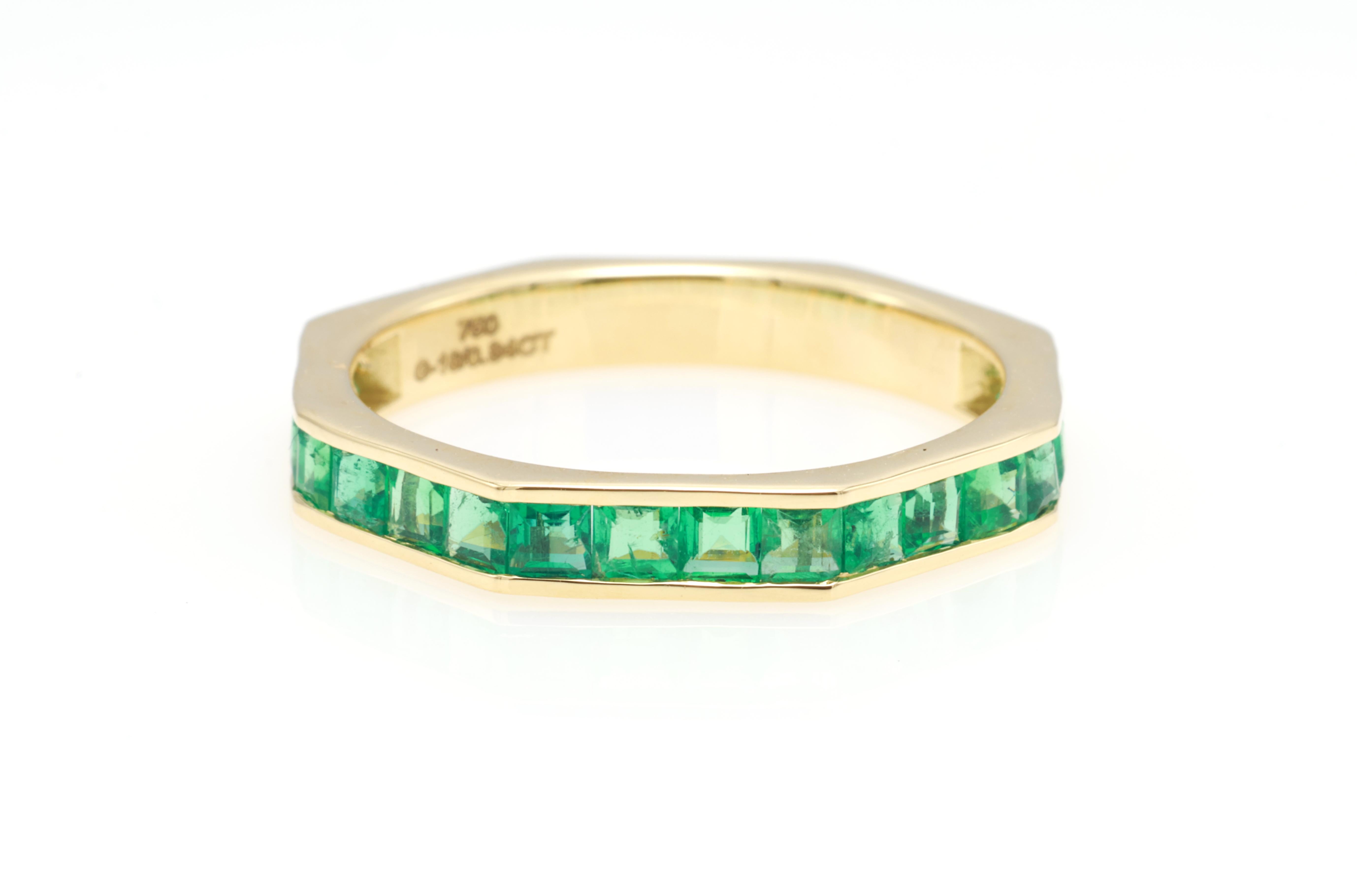 Taille émeraude GRA Certified 0.85 Carat Natural Vivid Green Sapphire Emerald Diamond Ring (Bague saphir émeraude diamant) en vente