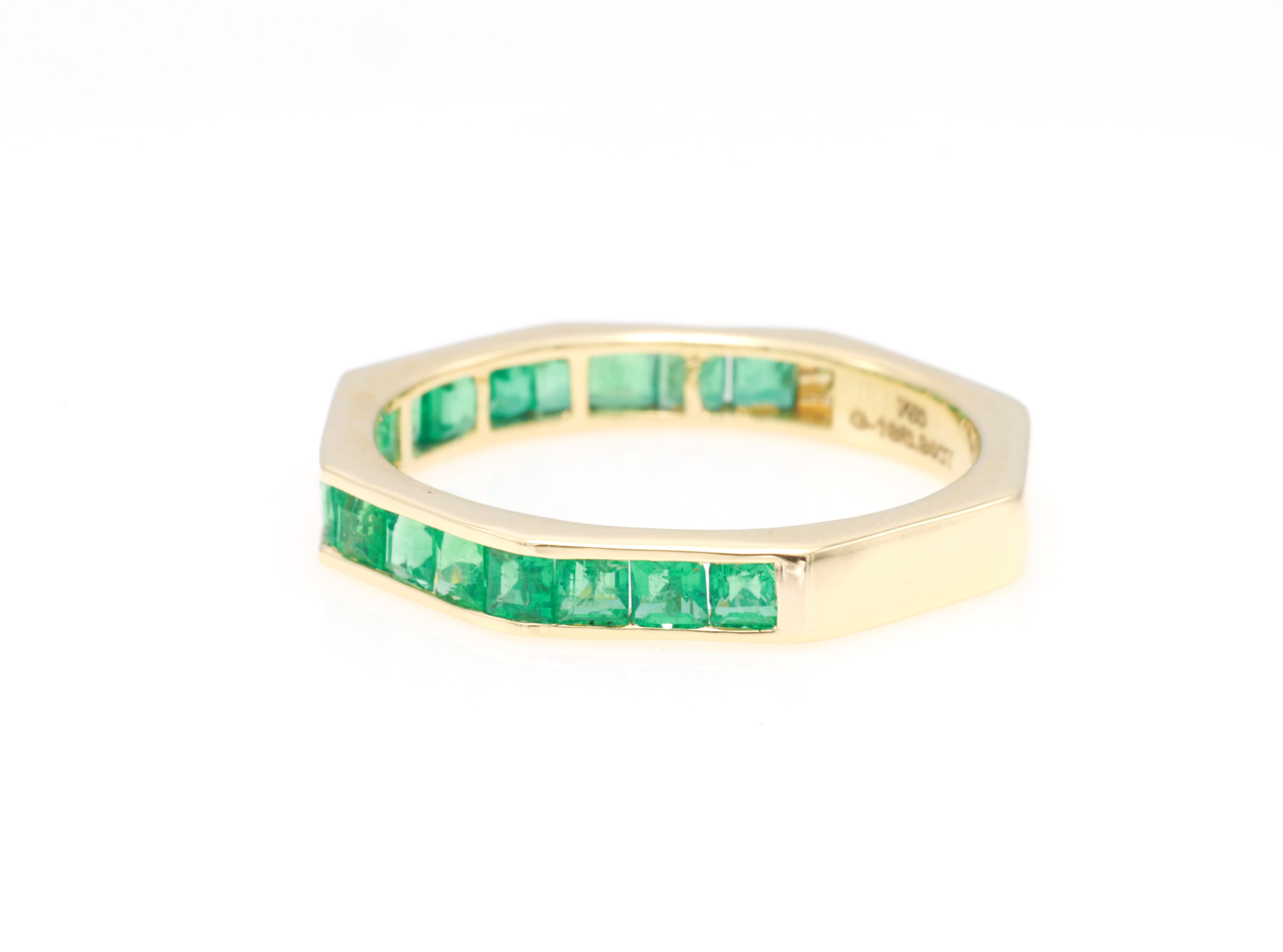 GRA Certified 0.85 Carat Natural Vivid Green Sapphire Emerald Diamond Ring (Bague saphir émeraude diamant) Neuf - En vente à บางรัก, TH