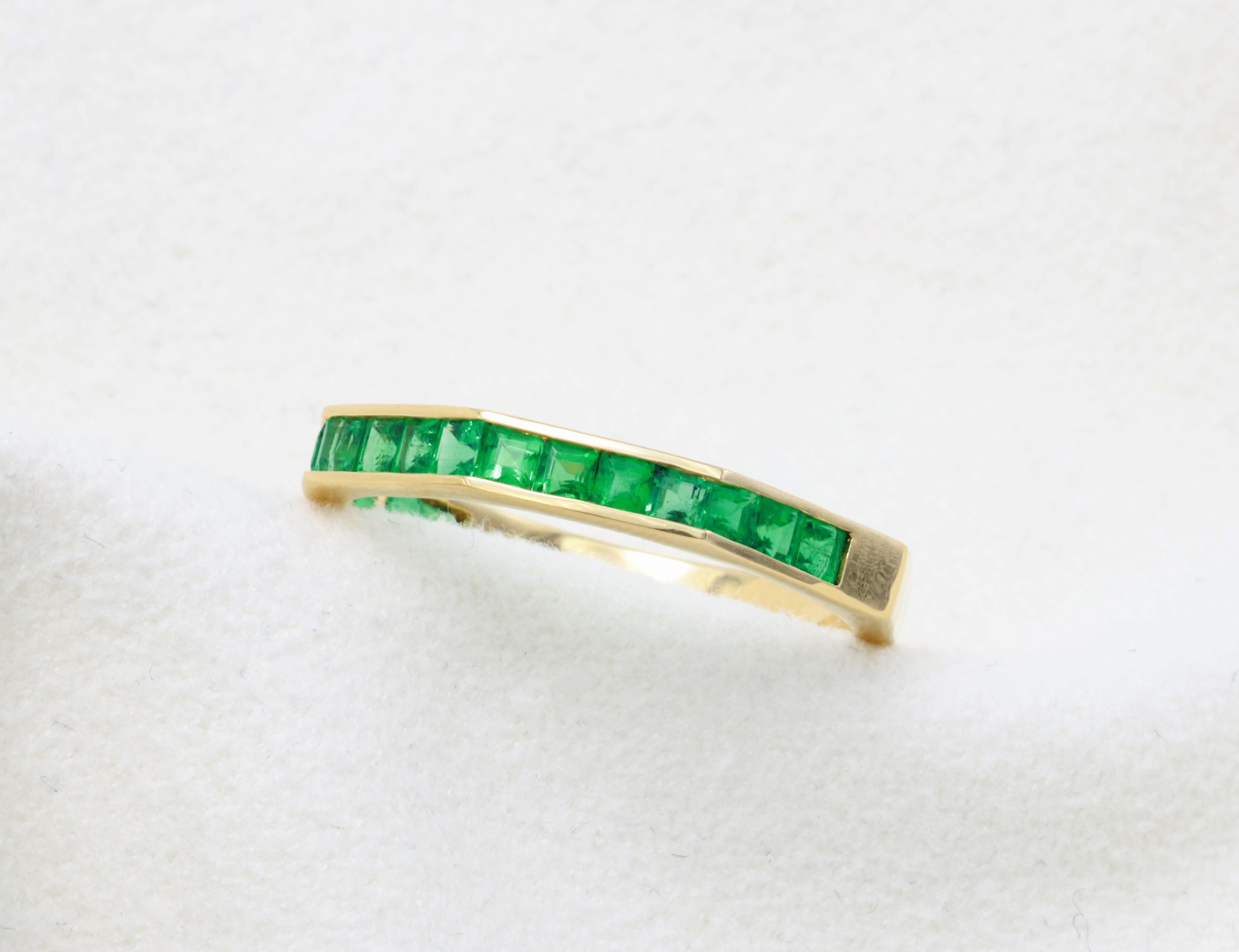 GRA Certified 0.85 Carat Natural Vivid Green Sapphire Emerald Diamond Ring (Bague saphir émeraude diamant) en vente 4