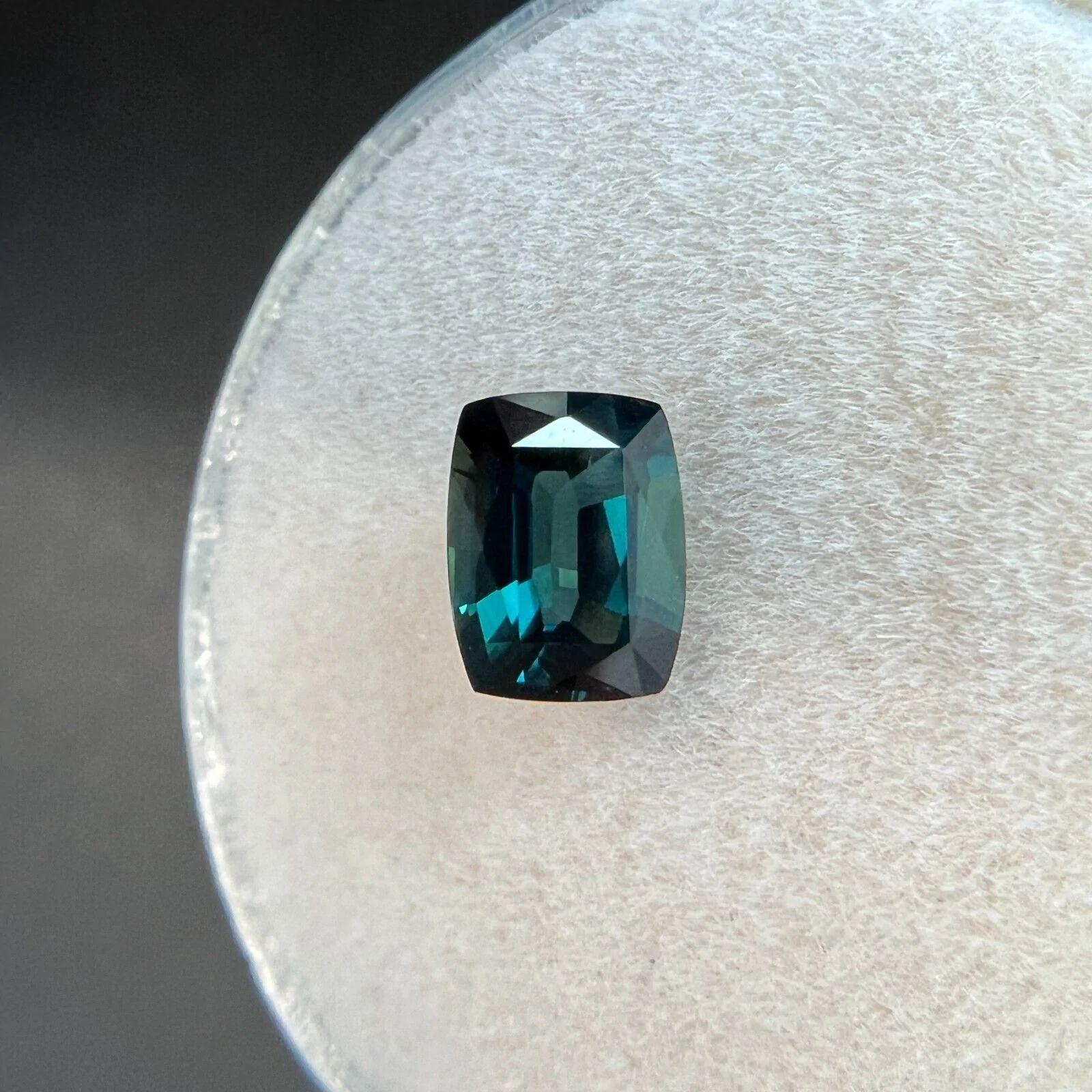 Taille coussin Saphir bleu vert certifié GRA 1,04 carat, pierre précieuse rare taille coussin VVS en vente