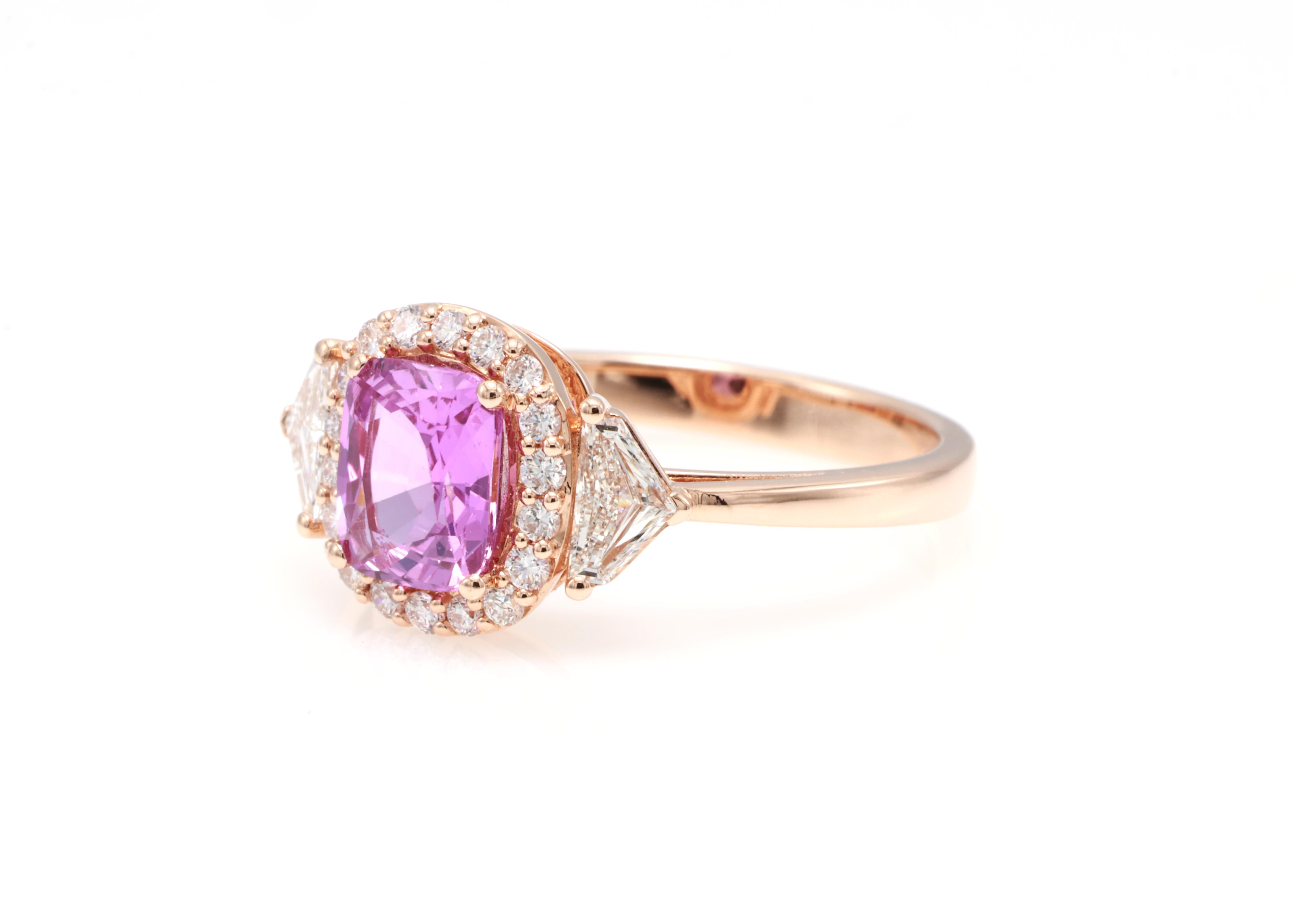 GRA-zertifizierter 1,34 Karat natürlicher Pink Saphir Cushion Diamantring im Zustand „Neu“ im Angebot in บางรัก, TH