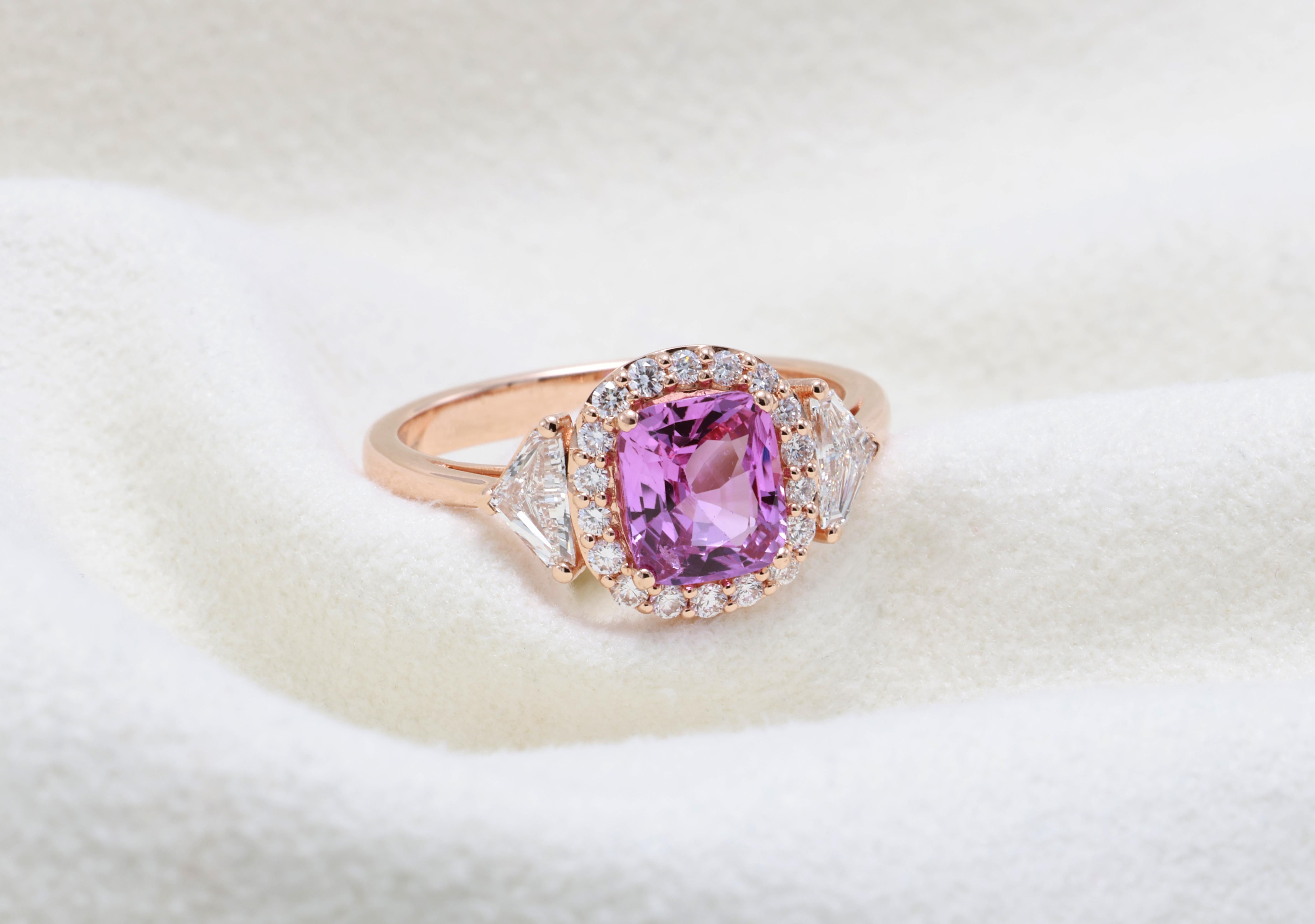 GRA-zertifizierter 1,34 Karat natürlicher Pink Saphir Cushion Diamantring im Angebot 2