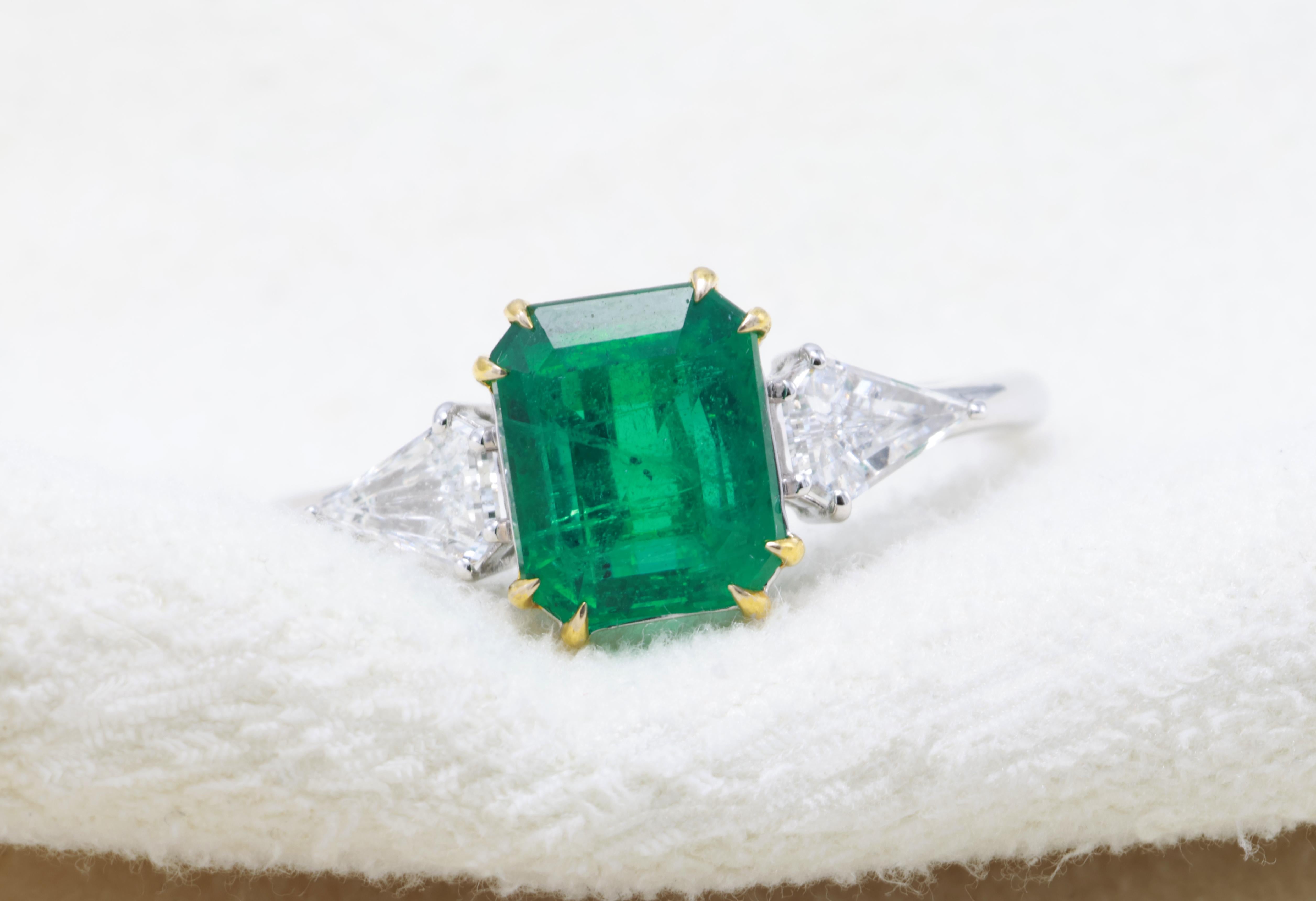 GRA Certified 1.76 Carat Natural Vivid Green Sapphire Cushion Diamond Ring (bague à diamant en forme de coussin) Unisexe en vente