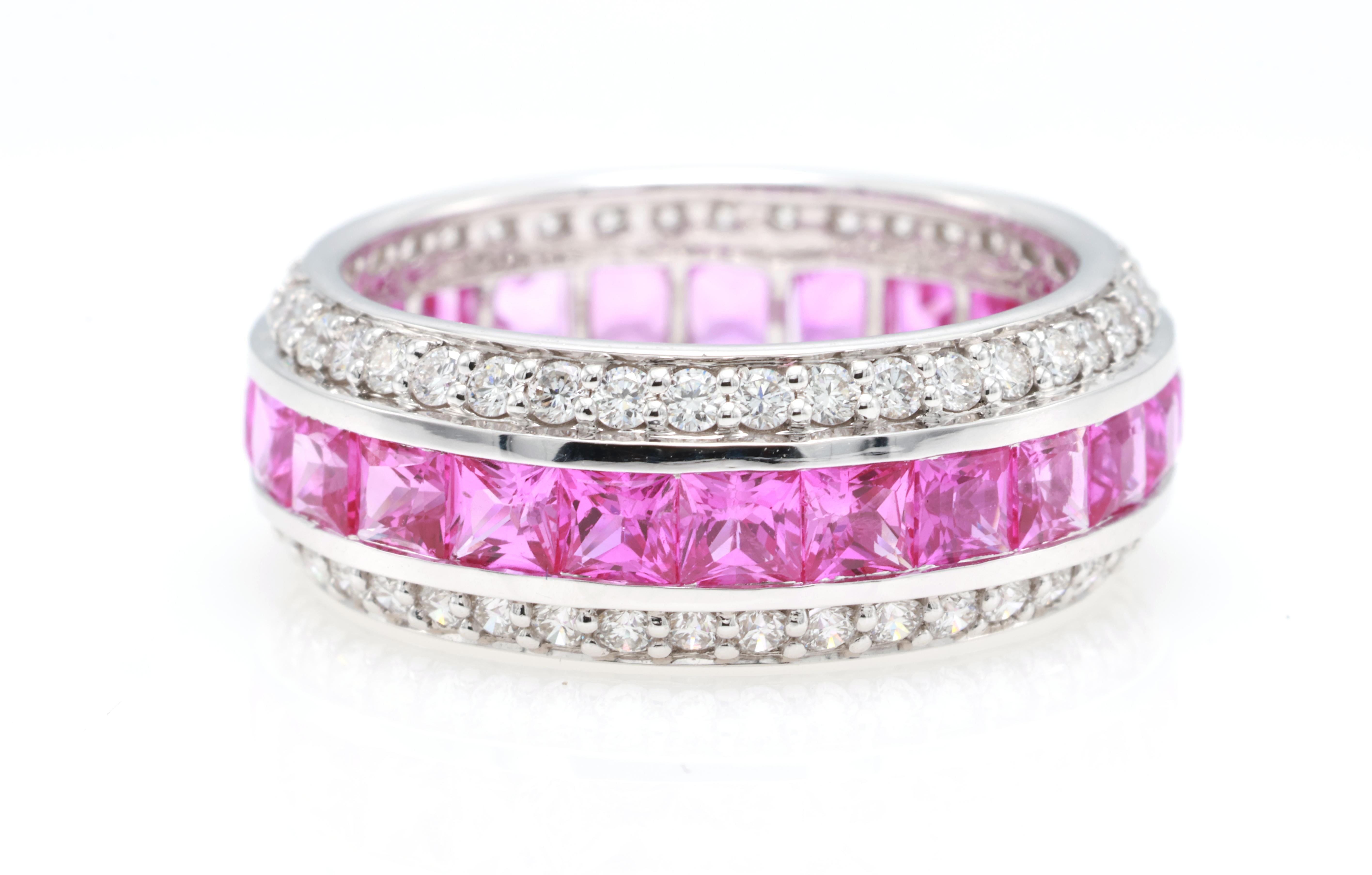 Anello in oro bianco 18 carati con diamanti
  
  Colore e caratura dell'oro: Oro bianco 18kt
  Peso: 5.16 grammi
  
  Imposta con...
  Tipo di pietra: Zaffiro
  Forma: principessa
  Carati: 3,10 ct
  Colore: Rosa vivo
  
 
  Pietre circostanti: