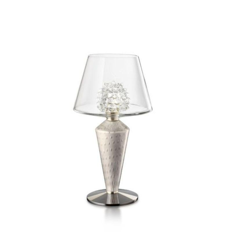 Proud and elegant as a princess of eternal beauty, the Grace collection is permeated
by genteel classic charm. The structure is eclectic, borrowing the diffuser system
from the traditional Murano chandelier: the cup grows in size and becomes a