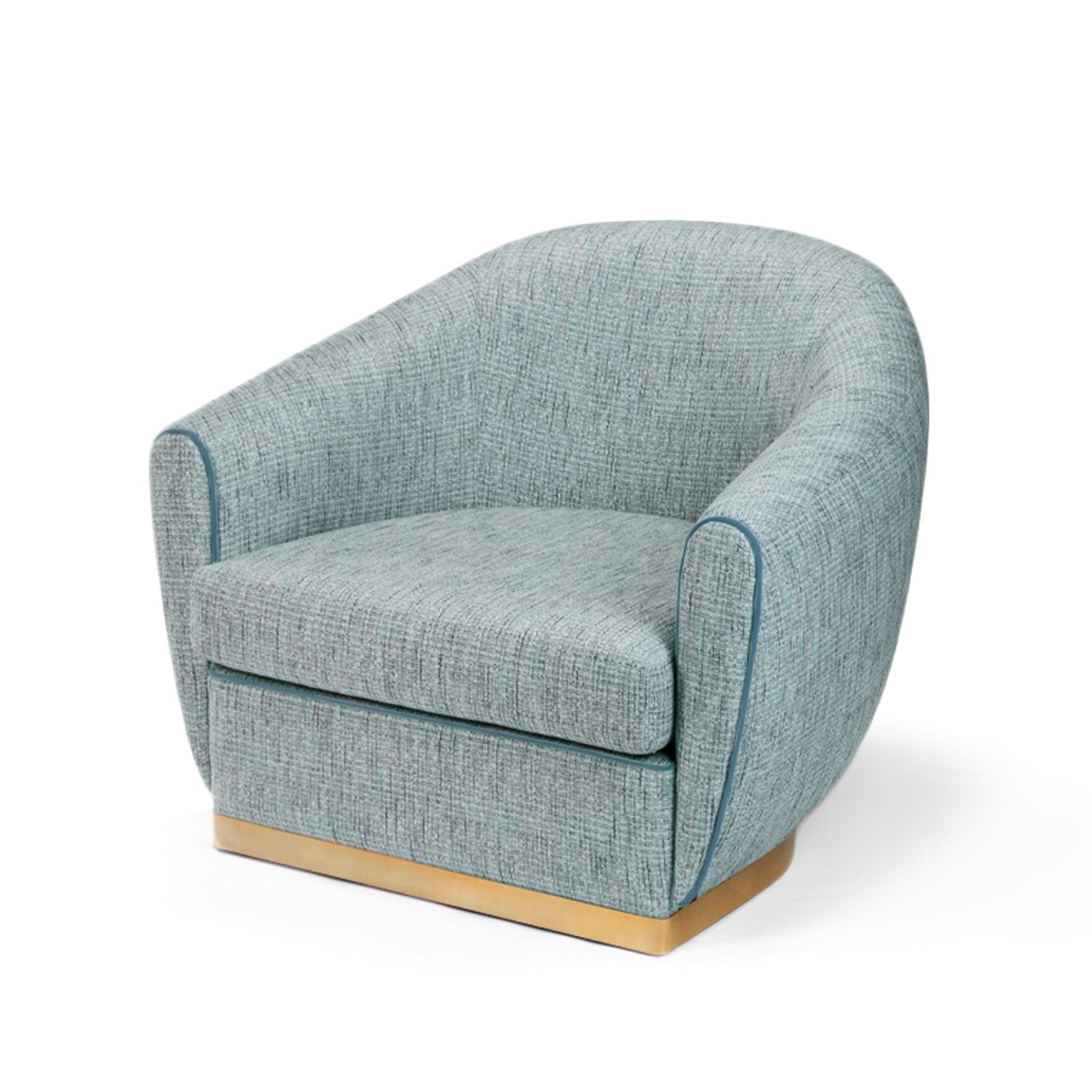 Stylish and elegant, Grace armchair is extremely comfortable in its perfect finishing’s. With its smooth edges, Grace has definitely a familiar retro feeling. A perfect combination of highly comfortable and perfectly tailored upholstery with the