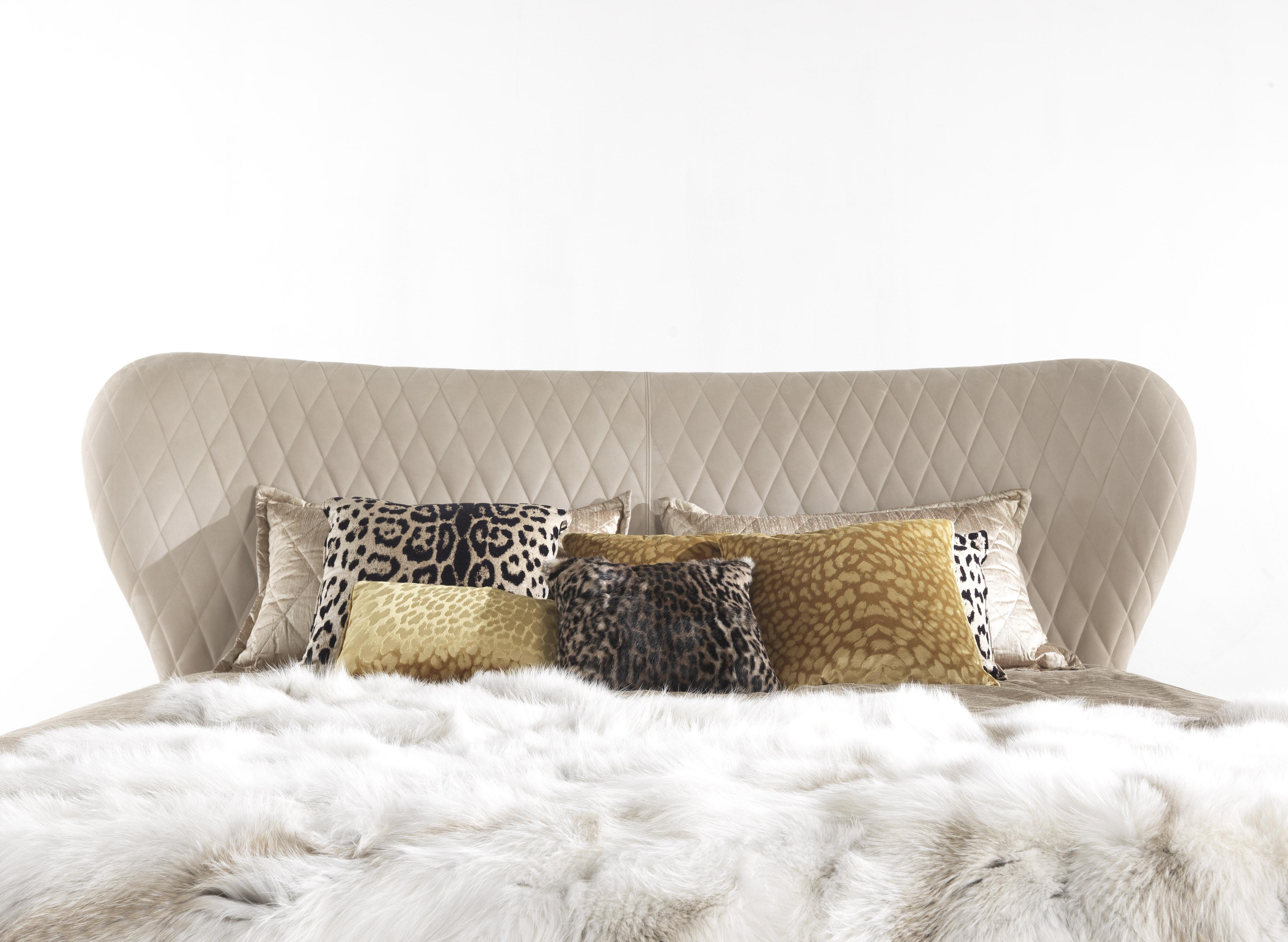 Grace-Bett aus Leder des 21. Jahrhunderts von Roberto Cavalli Home Interiors (Moderne) im Angebot