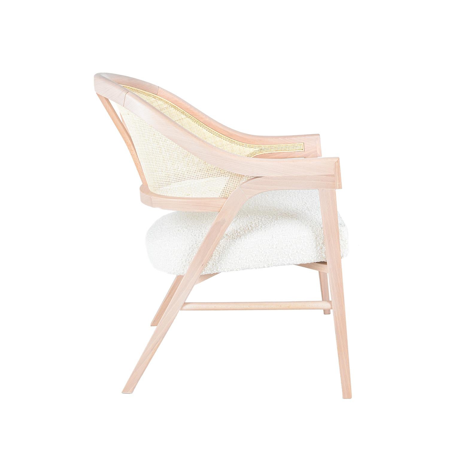 Grace-Stuhl, Rückenlehne aus massiver Esche/Schilfrohr, Struktur aus Buche mit gebeizter Oberfläche (Portugiesisch) im Angebot
