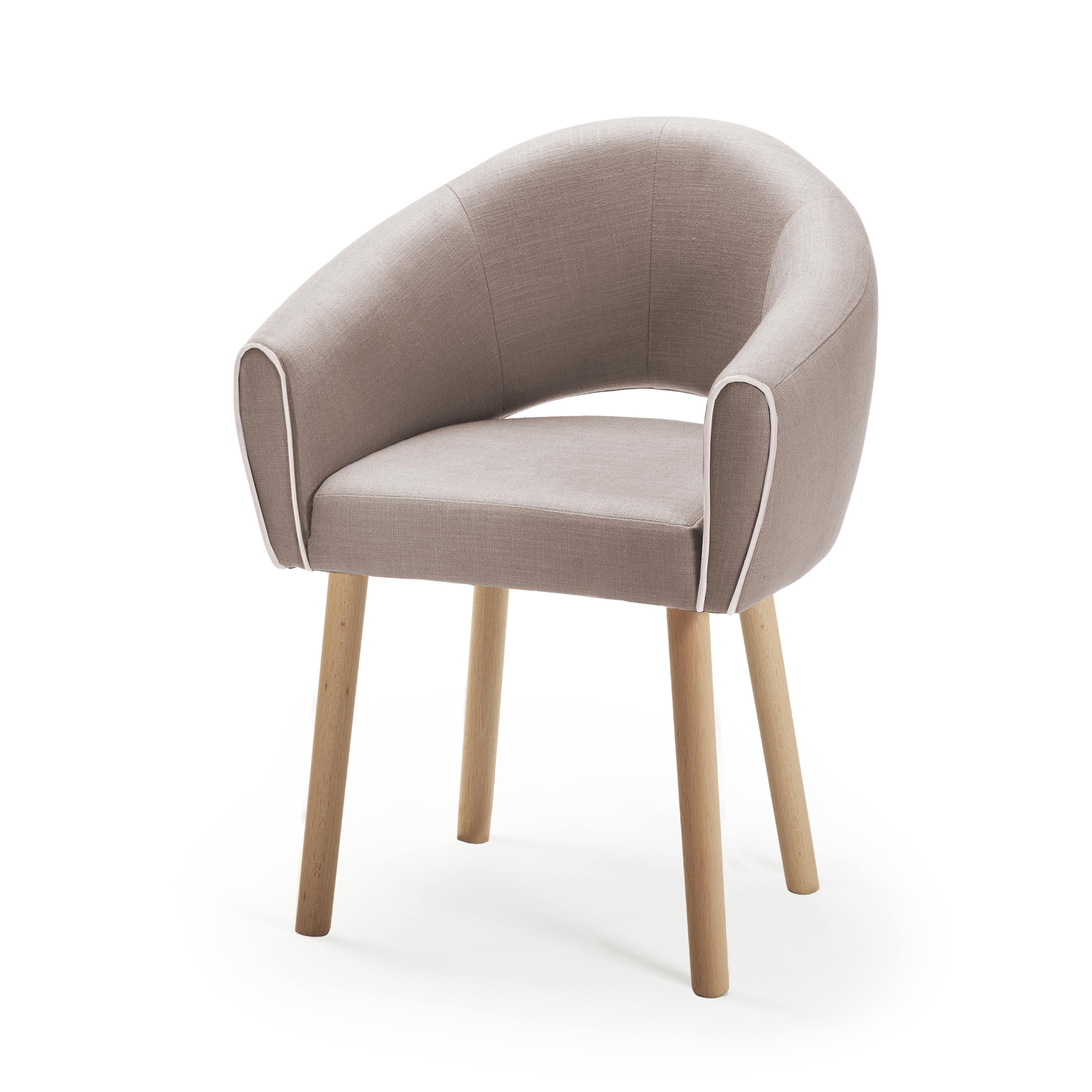 Stylish and elegant, grace chair is extremely comfortable in its perfect finishing’s. With its smooth edges, Grace has definitely a familiar retro feeling. A perfect combination of highly comfortable and perfectly tailored upholstery with the