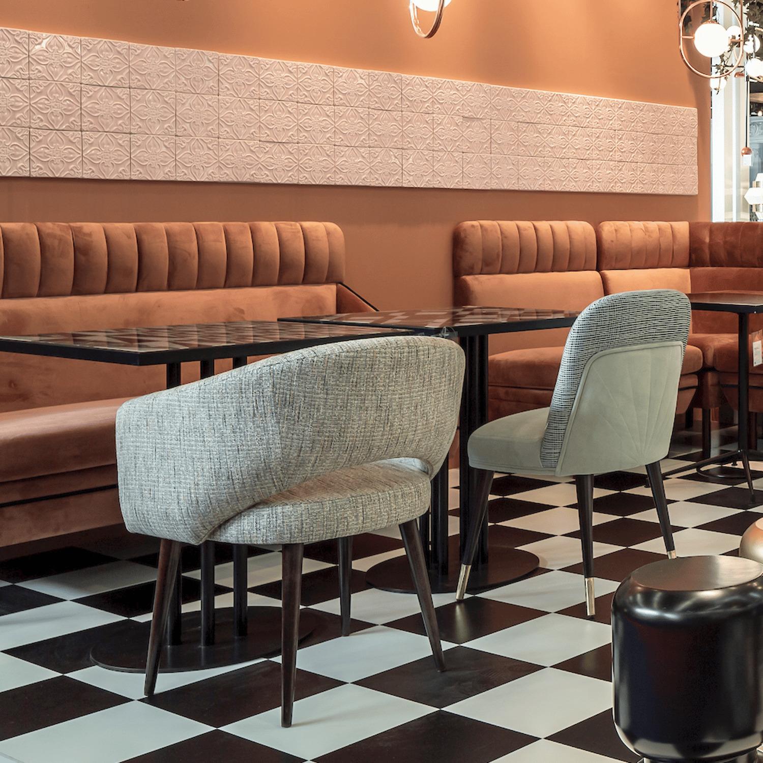 Silla Grace Tela Verde Peridoto, Pies de Madera Natural en Nuevo estado para la venta en Lisbon, PT
