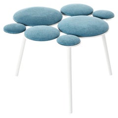 Table basse Grace en tissu bleu Vip avec cadre gris clair de Paolo Grassel