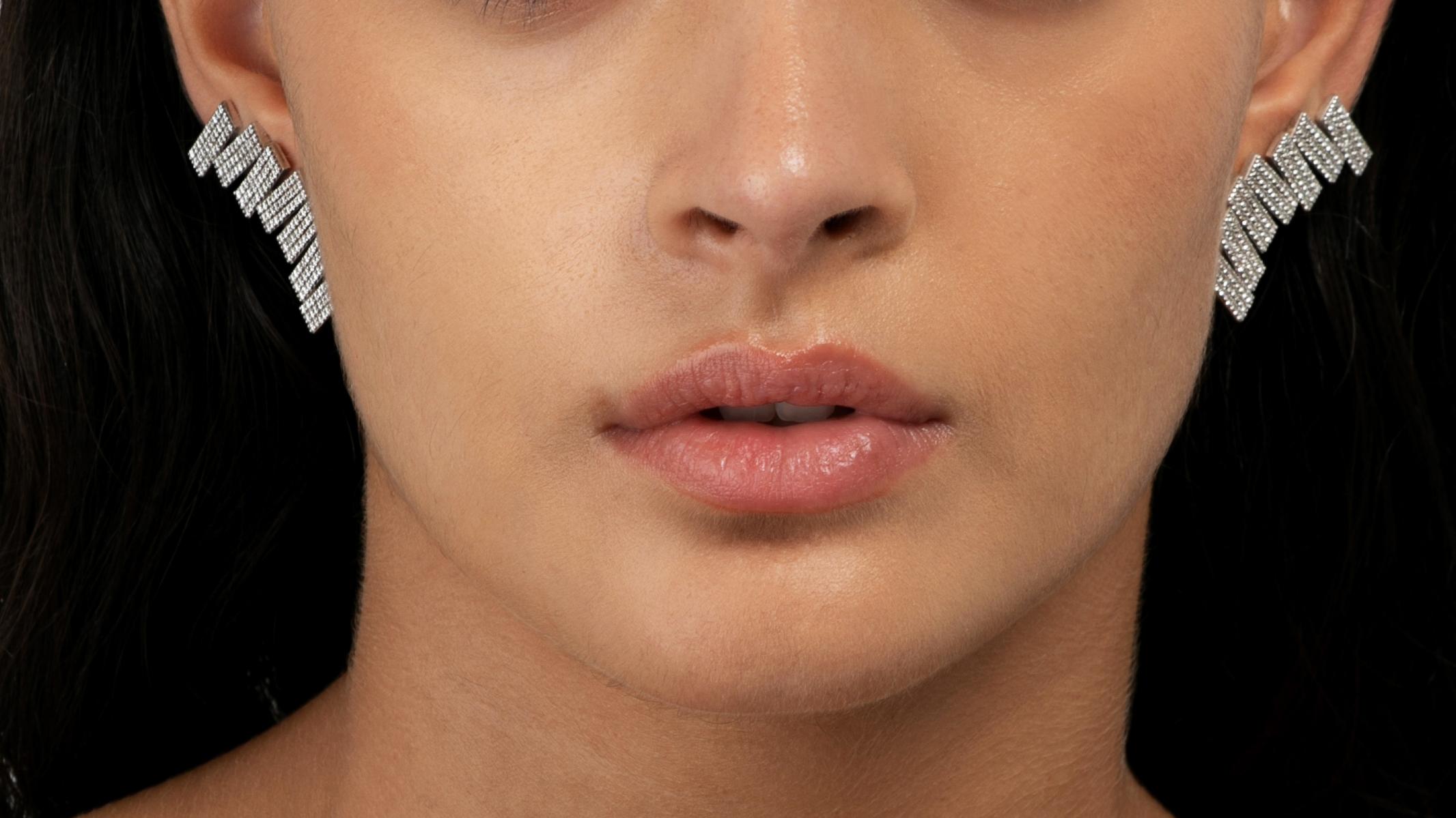 Orecchini Grace in oro bianco con pavé completo In condizioni Nuovo in vendita a Milano, IT