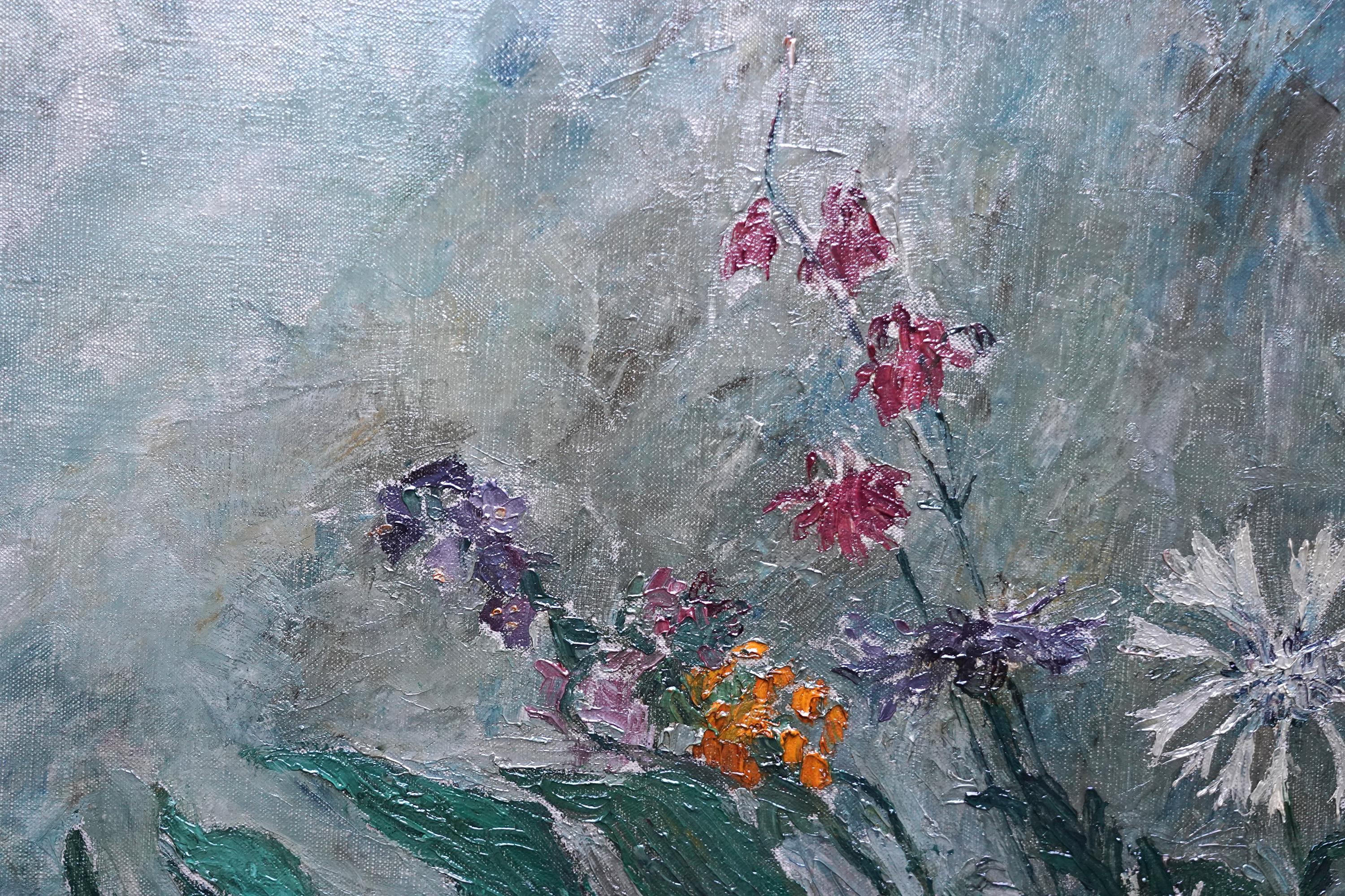 Fleurs dans un vase bleu - peinture à l'huile de nature morte florale des années 30 de l'école Slade britannique en vente 2