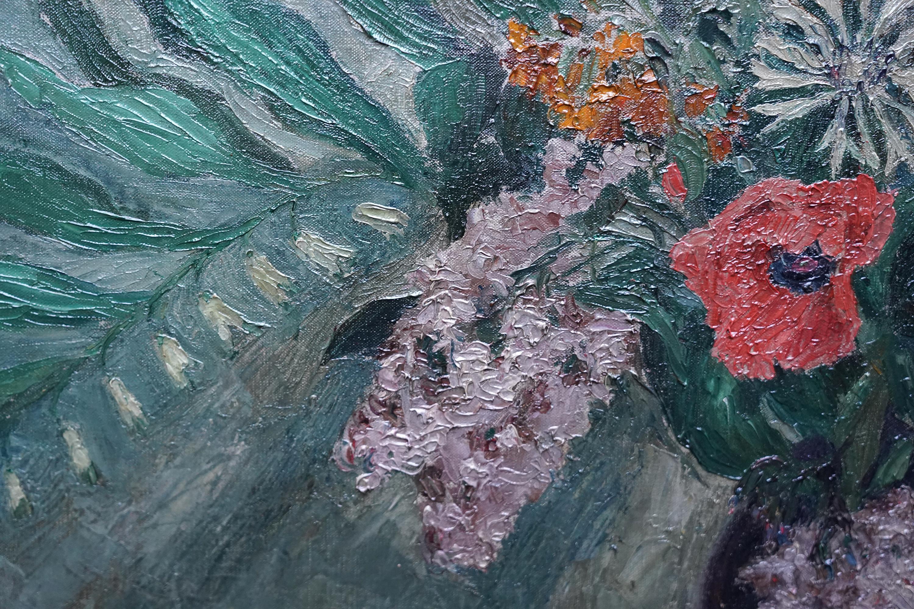 Fleurs dans un vase bleu - peinture à l'huile de nature morte florale des années 30 de l'école Slade britannique en vente 4