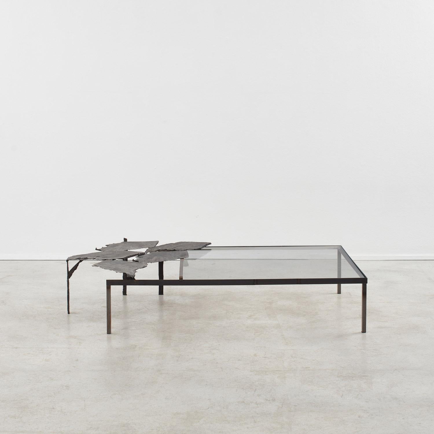 Britannique Grace Prince Held Absence n°2  Table basse britannique, 2025 AP 1, édition de 10 en vente