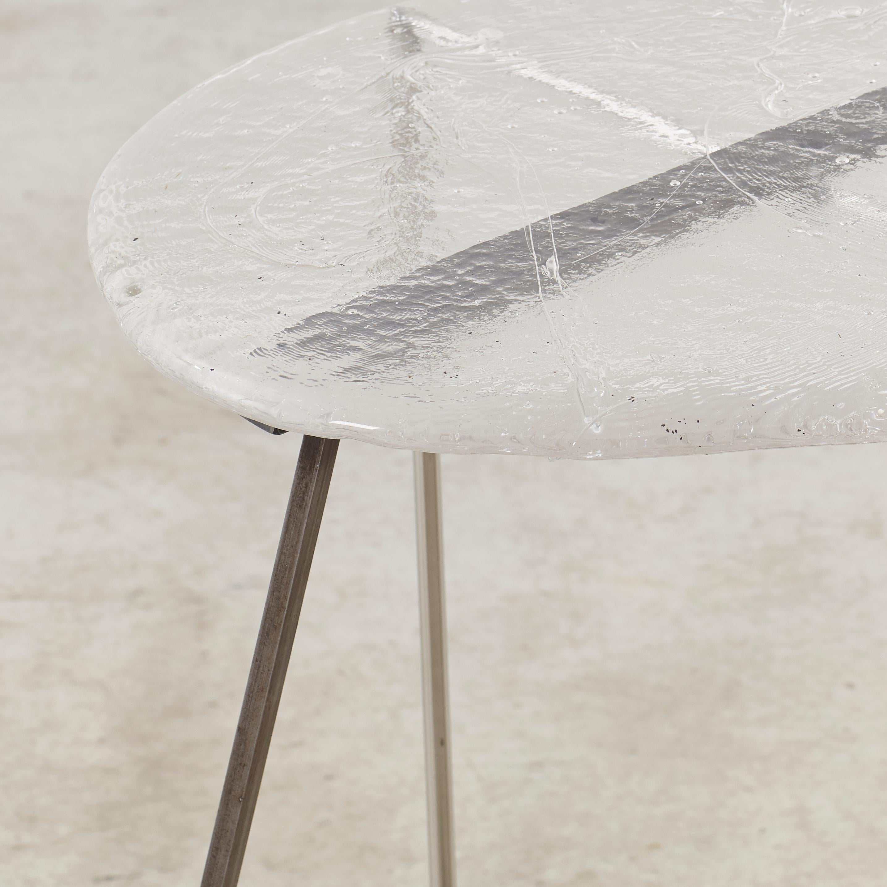 Table d'appoint Grace Prince Held Absence n°4, Royaume-Uni, 2025, AP 1, édition de 30 en vente 5